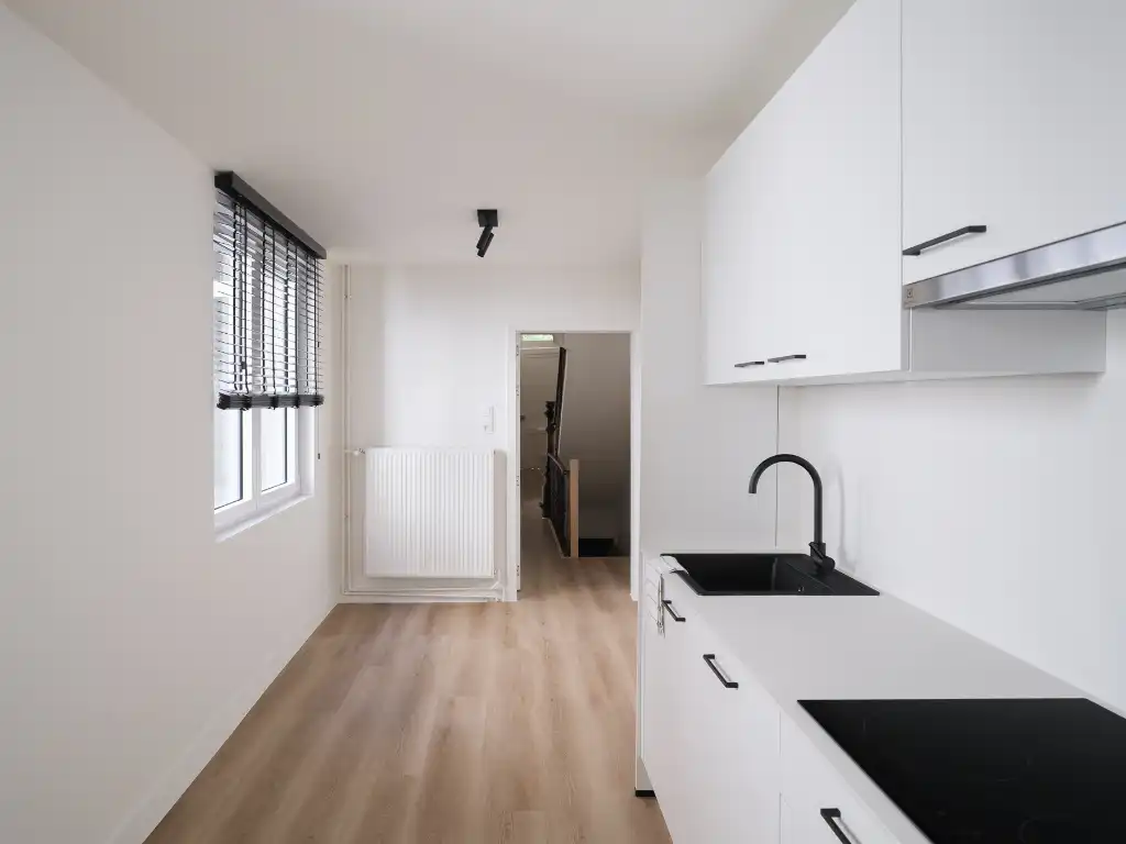 Instapklare en karaktervolle herenwoning (= kantoor) met buitenruimte aan de gegeerde Coupure foto 10