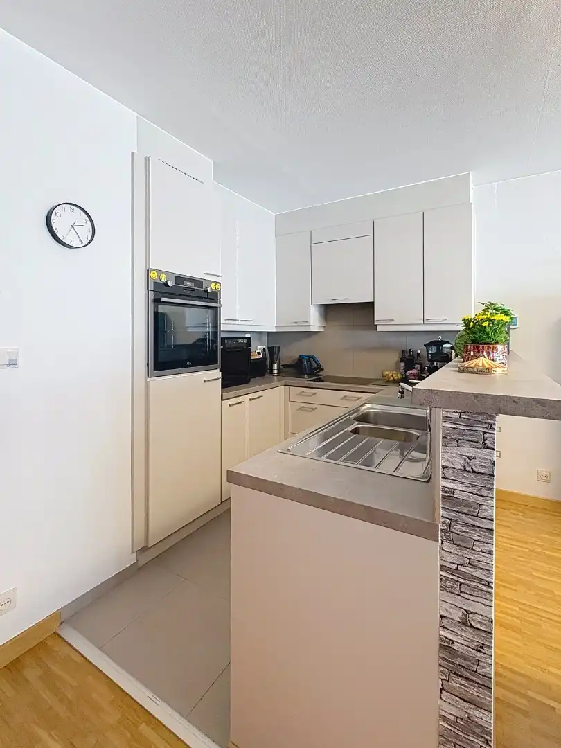 Instapklaar 2-slaapkamerappartement op toplocatie nabij zee foto 4