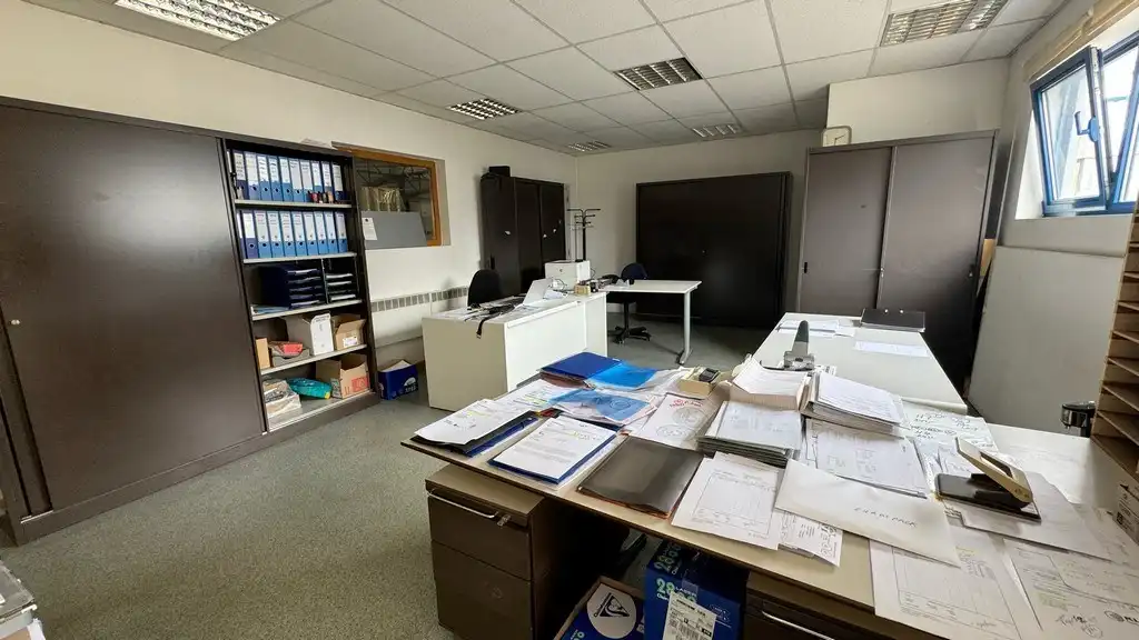 Loods met kantoor te huur nabij E313 in Wommelgem foto 6