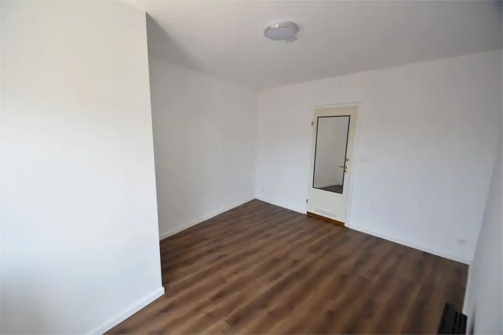Gerenoveerd appartement aan de stadsrand foto 9