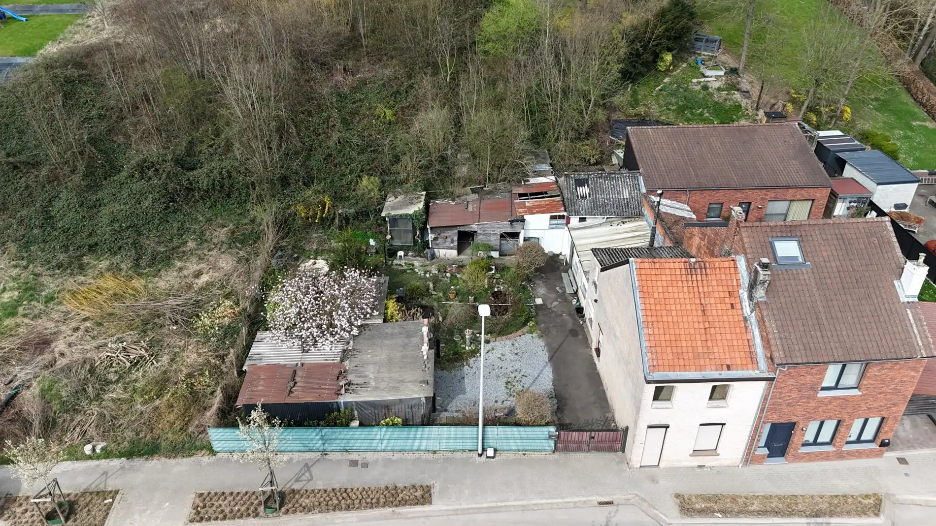 Renovatiewoning of ruim perceel bouwgrond in stadsrand Tongeren foto 2