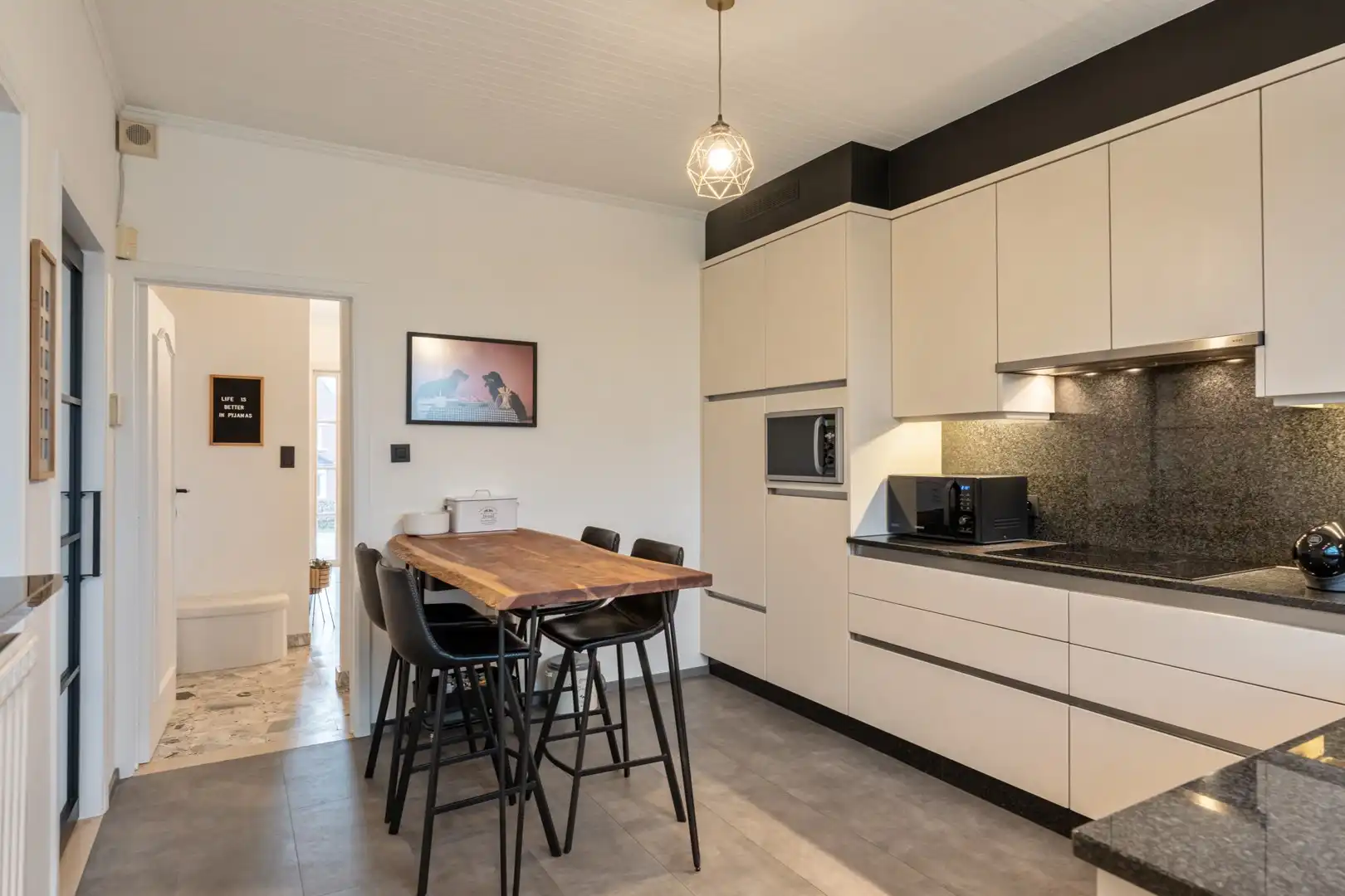 Instapklare woning met 3 slaapkamers, veranda en tuin met open zicht op de weides. foto 11