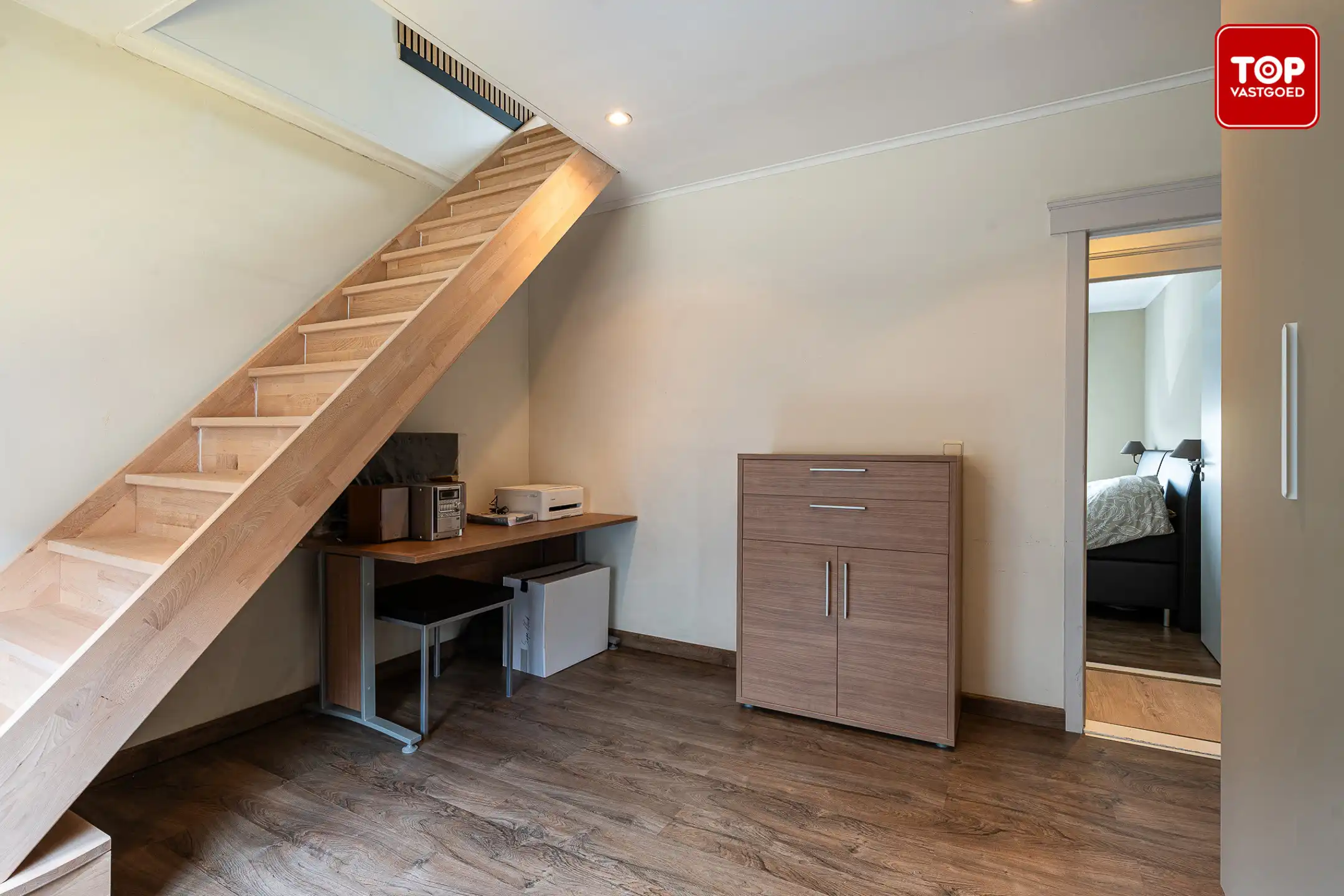 Instapklare woning met mooi aangelegde tuin.  foto 22