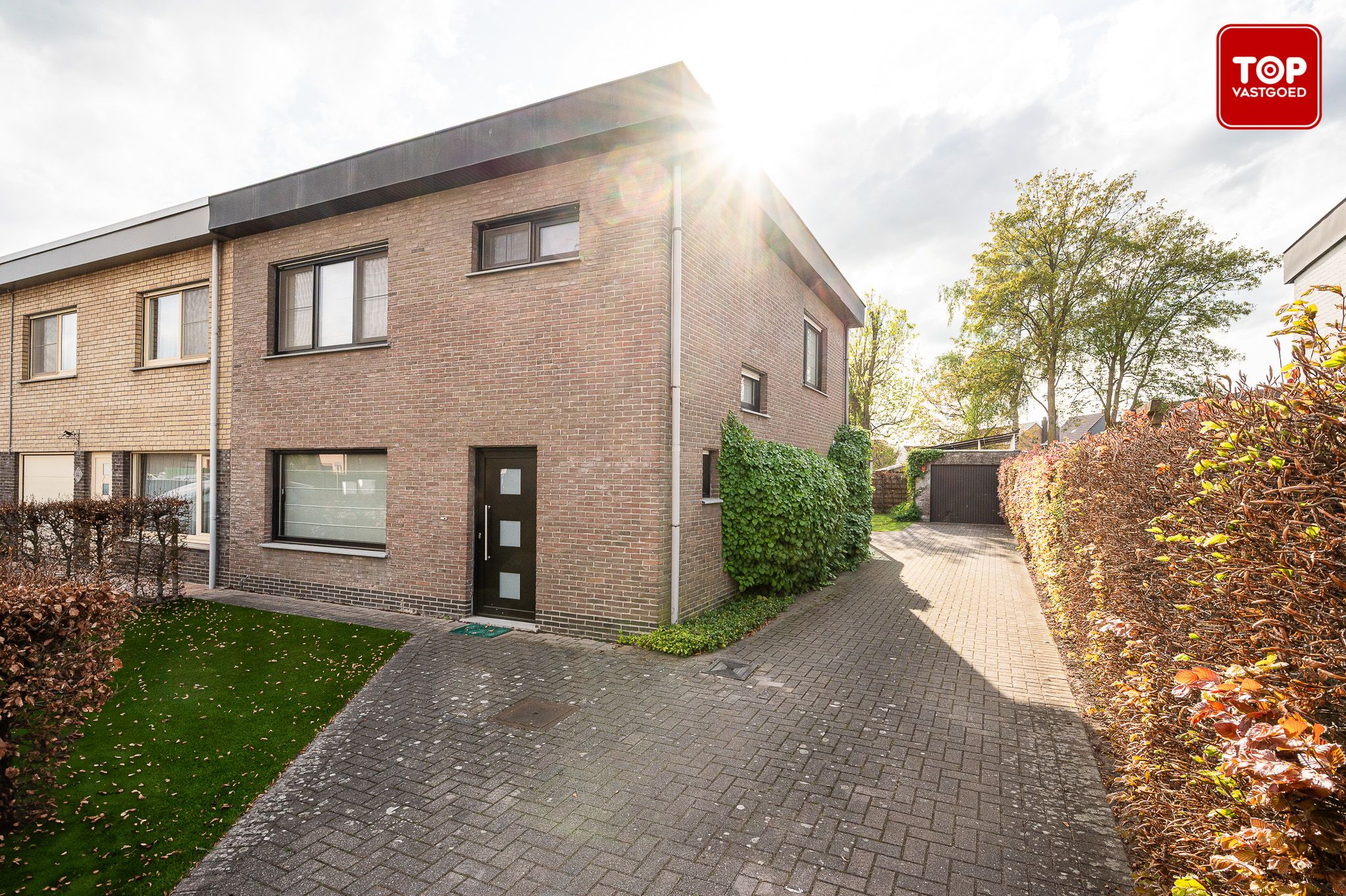 Instapklare woning met 3 slaapkamers in rustige straat. foto {{pictureIndex}}