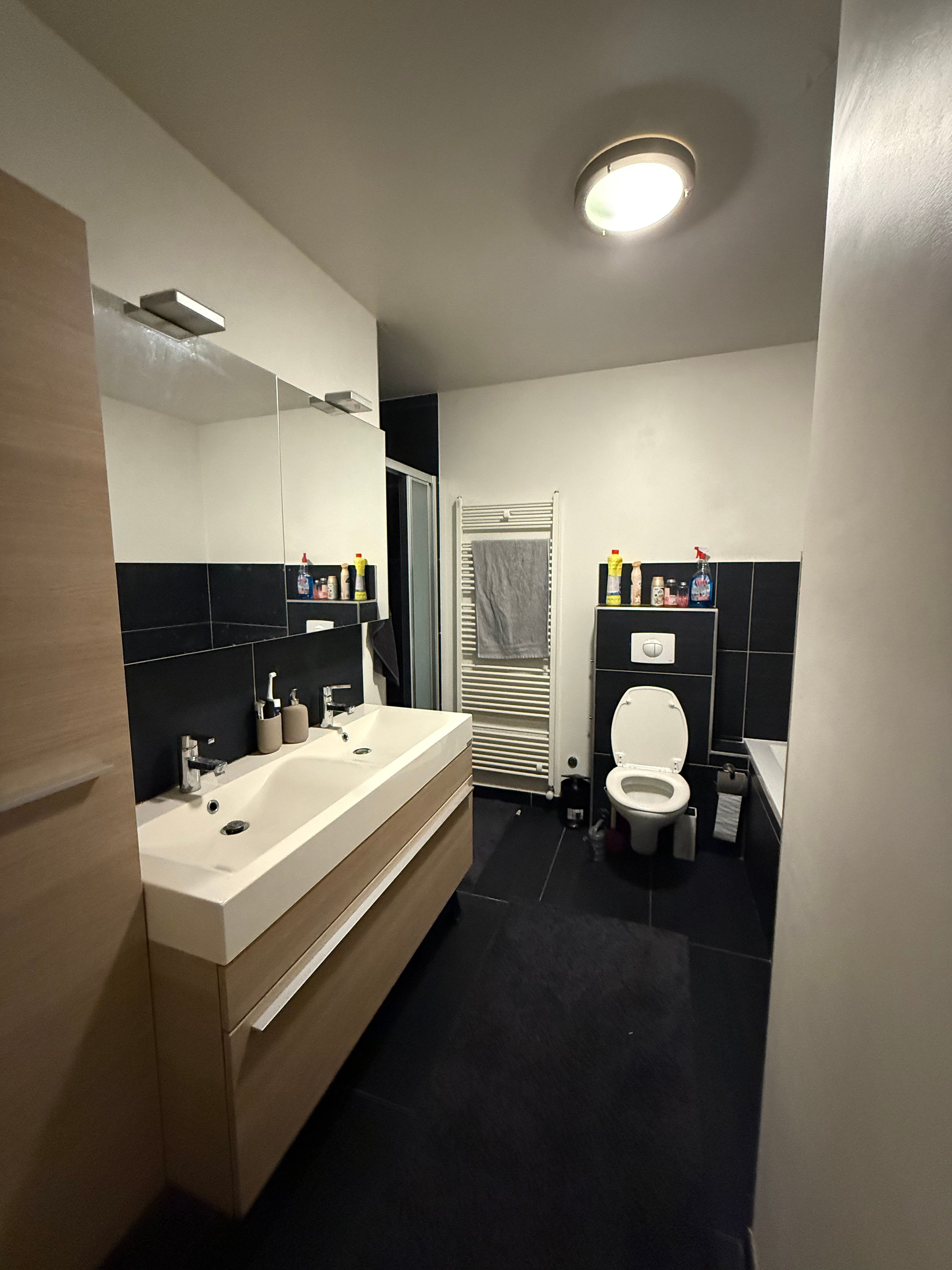 Ruim, energiezuinig triplex-appartement met terras in het hart van Lanaken foto 15