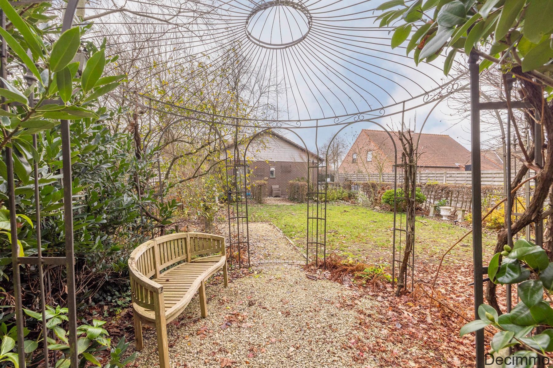 Rustig gelegen gelijkvloers landhuis op ca. 801 m² grond foto 29