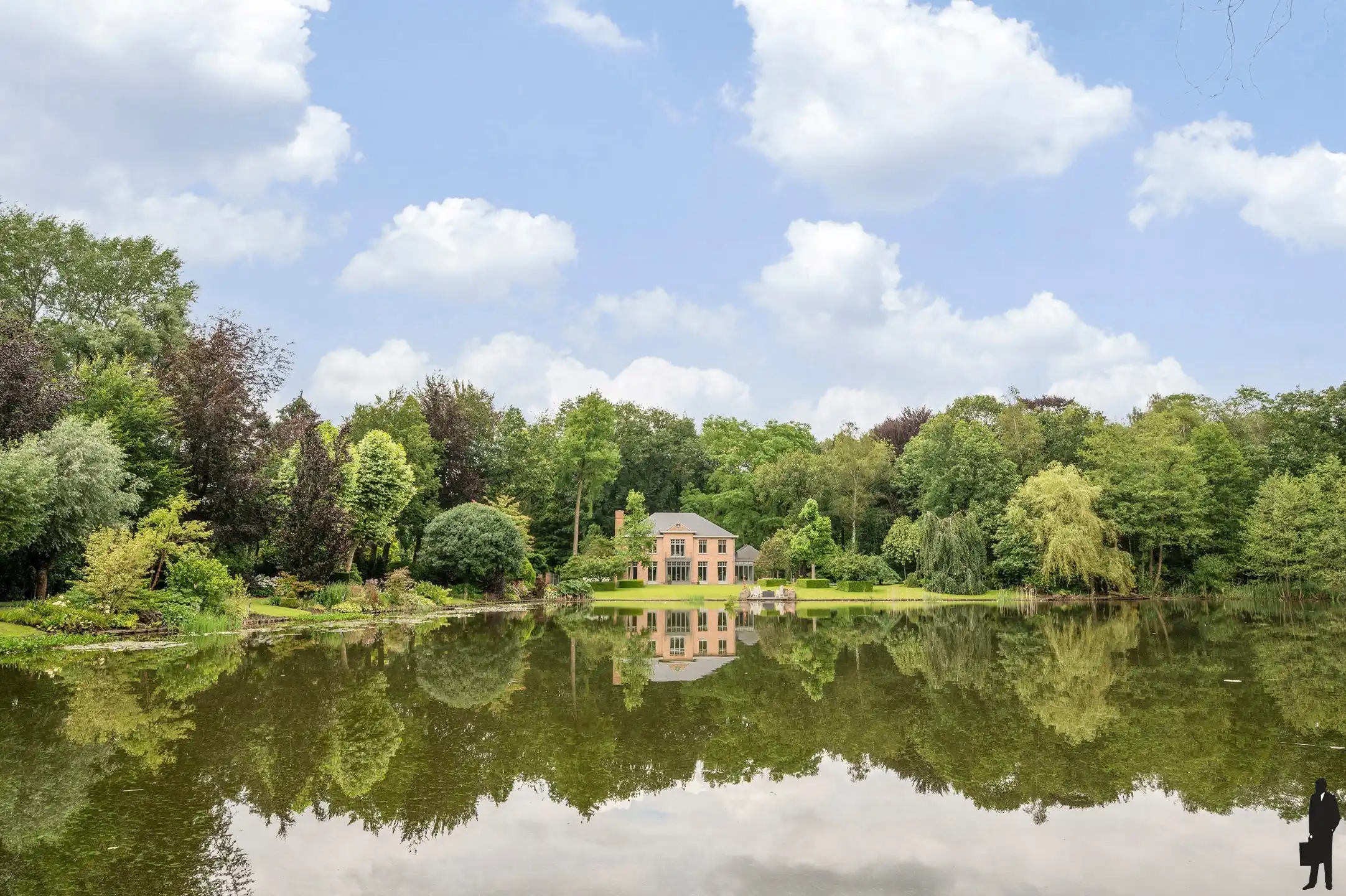 Unieke villa op een parkdomein van ca. 9.847 m²! foto 2