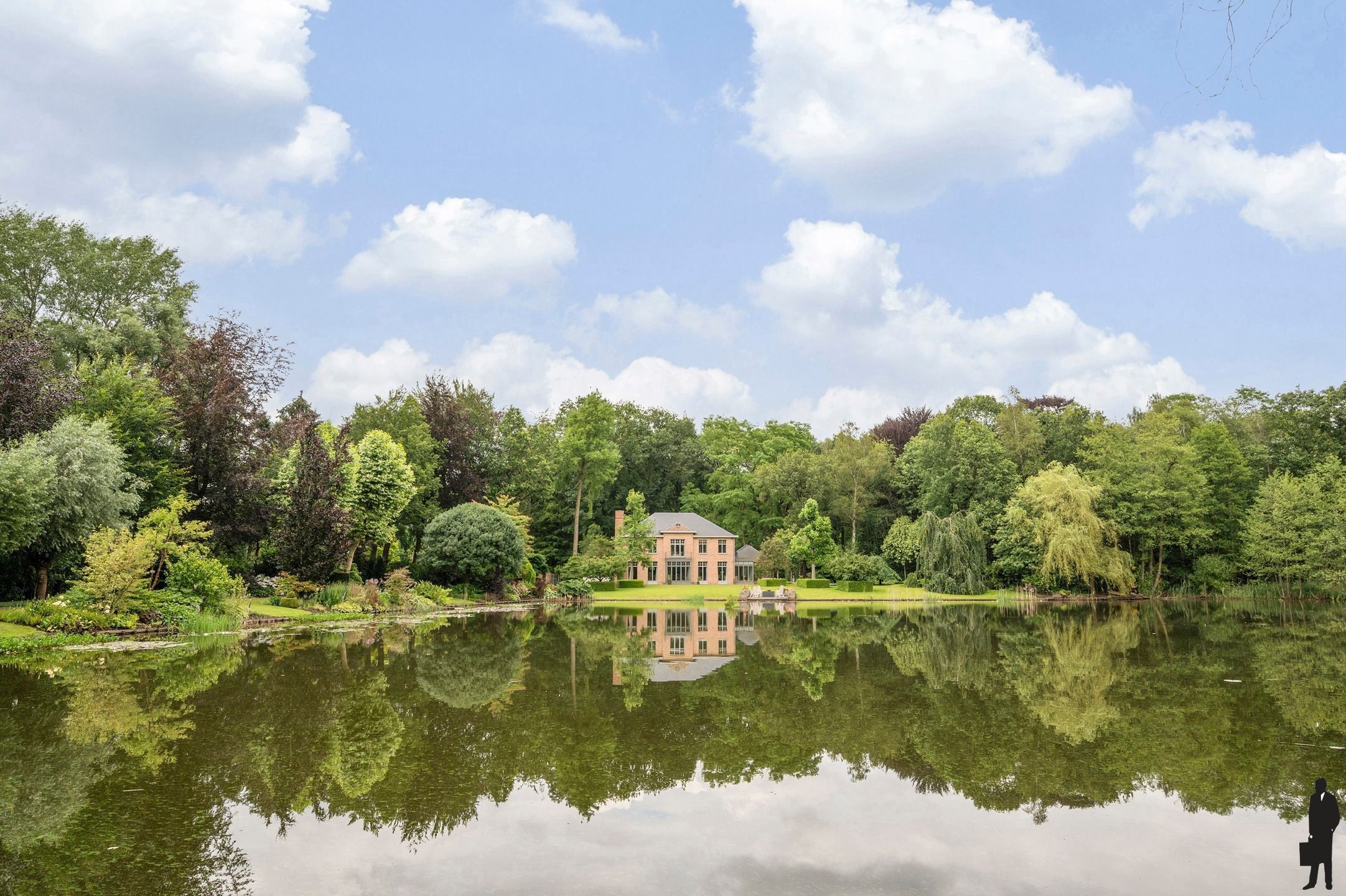 Unieke villa op een parkdomein van ca. 9.847 m²! foto 2