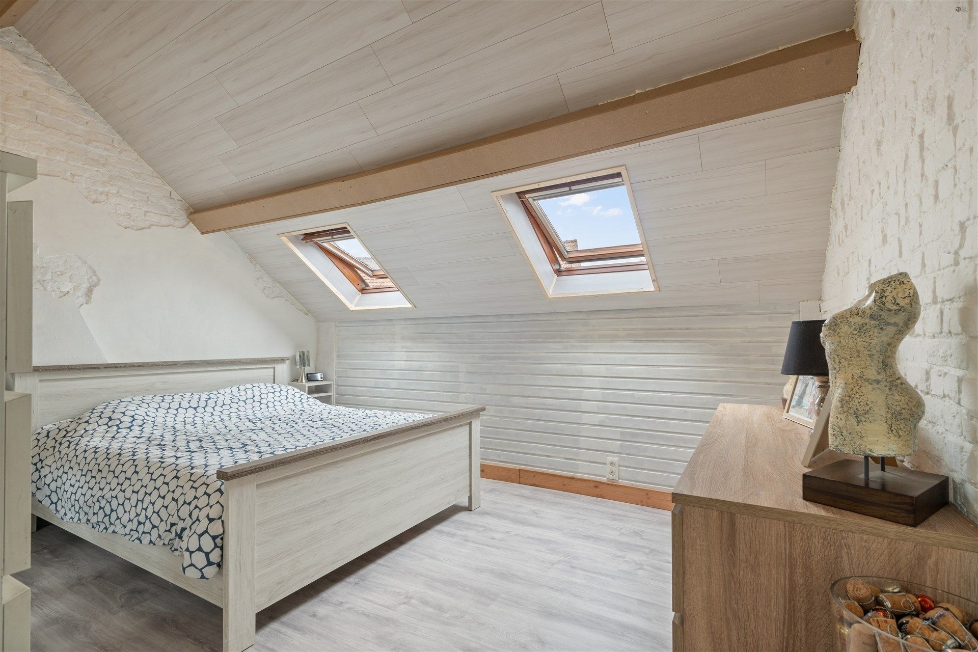 verzorgde woning met brede oprit en garage foto 10