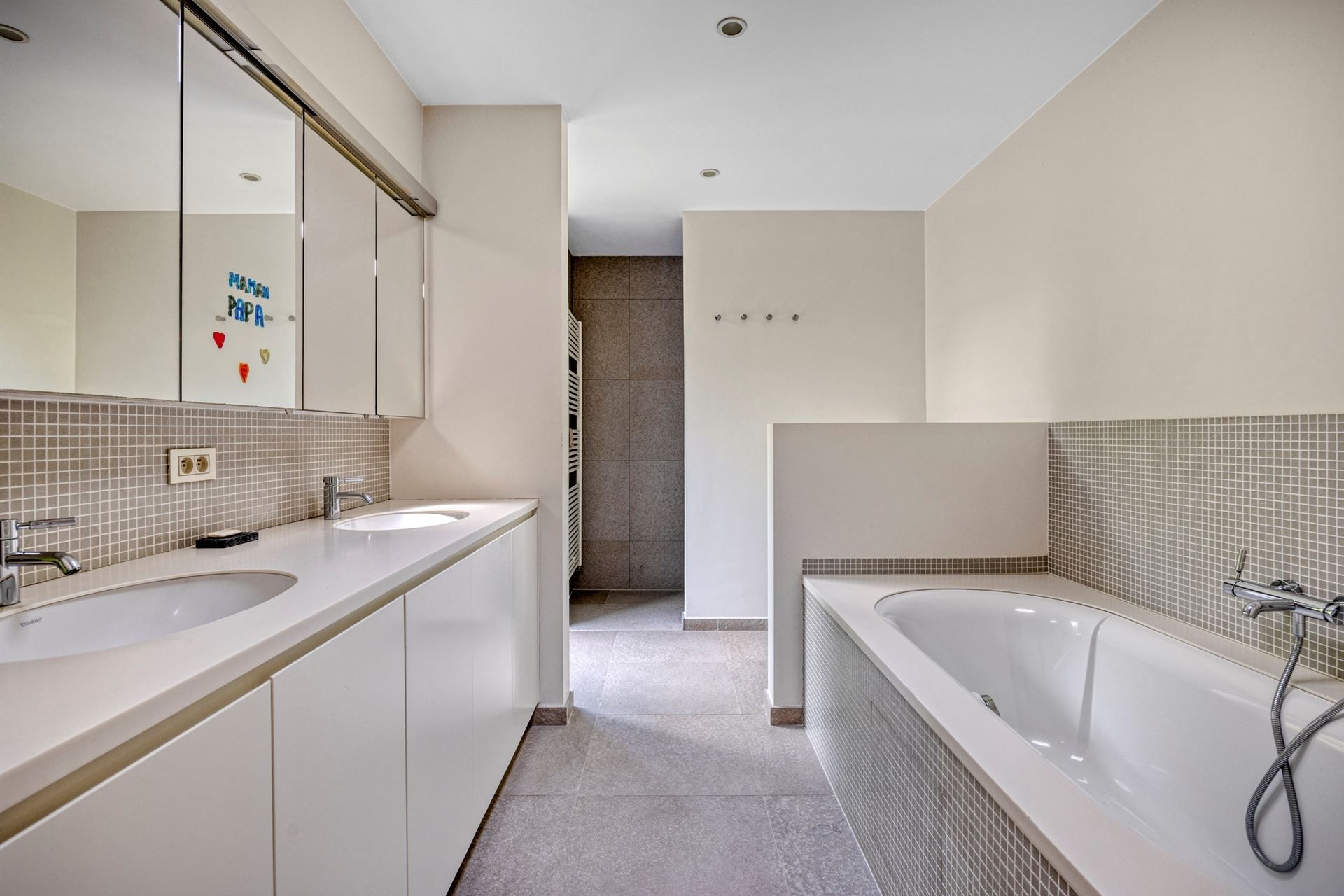 Prachtige moderne villa op ruim perceel foto 22