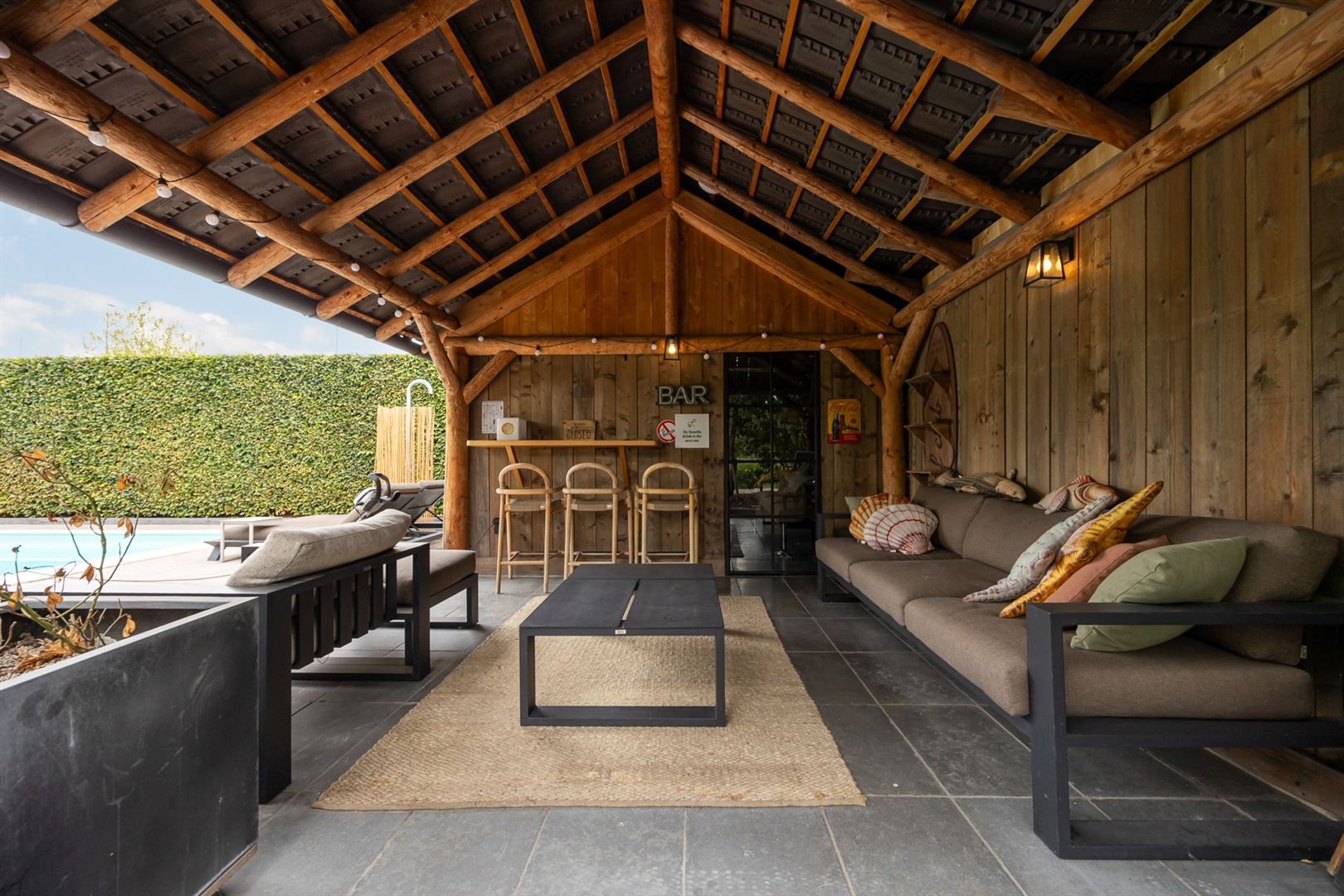 Een luxueus ingerichte woning met 7 slaapkamers en zwembad. foto 42