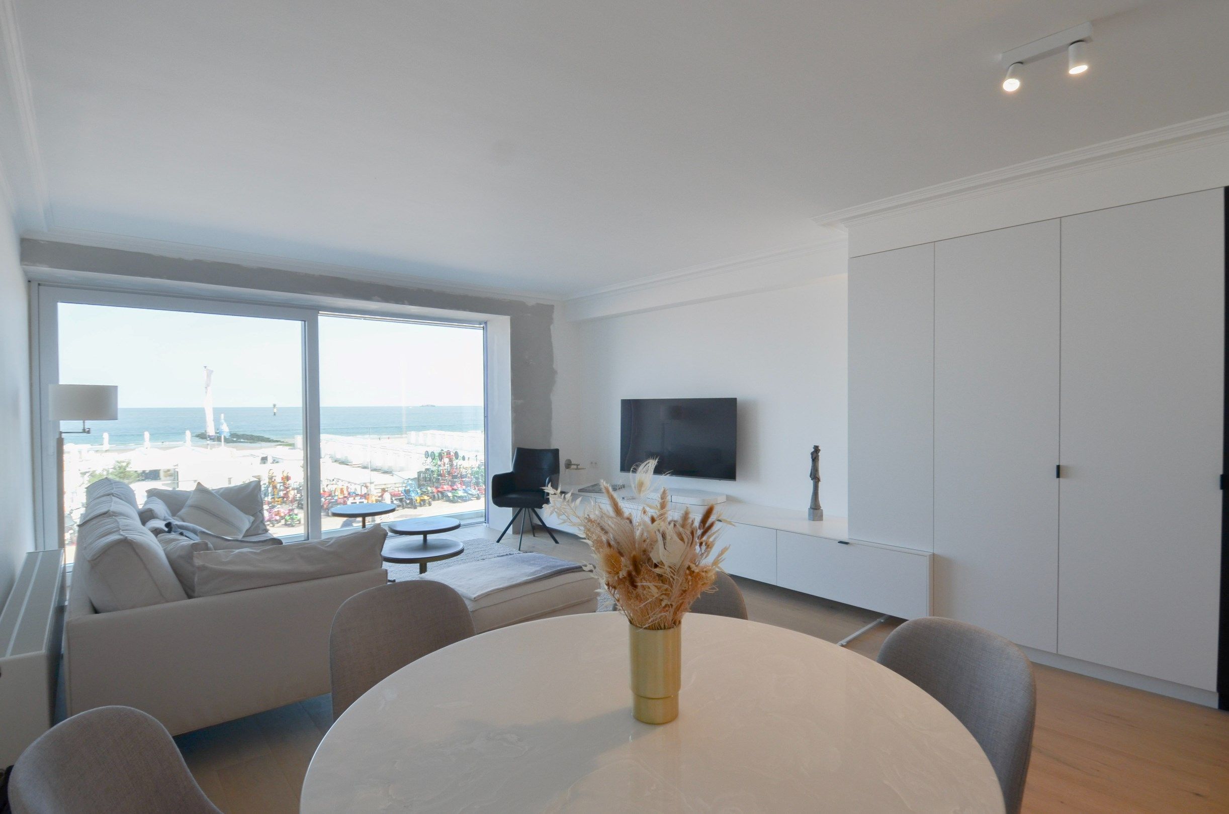 Stijlvol, recent gerenoveerd appartement met frontaal zeezicht. foto 4