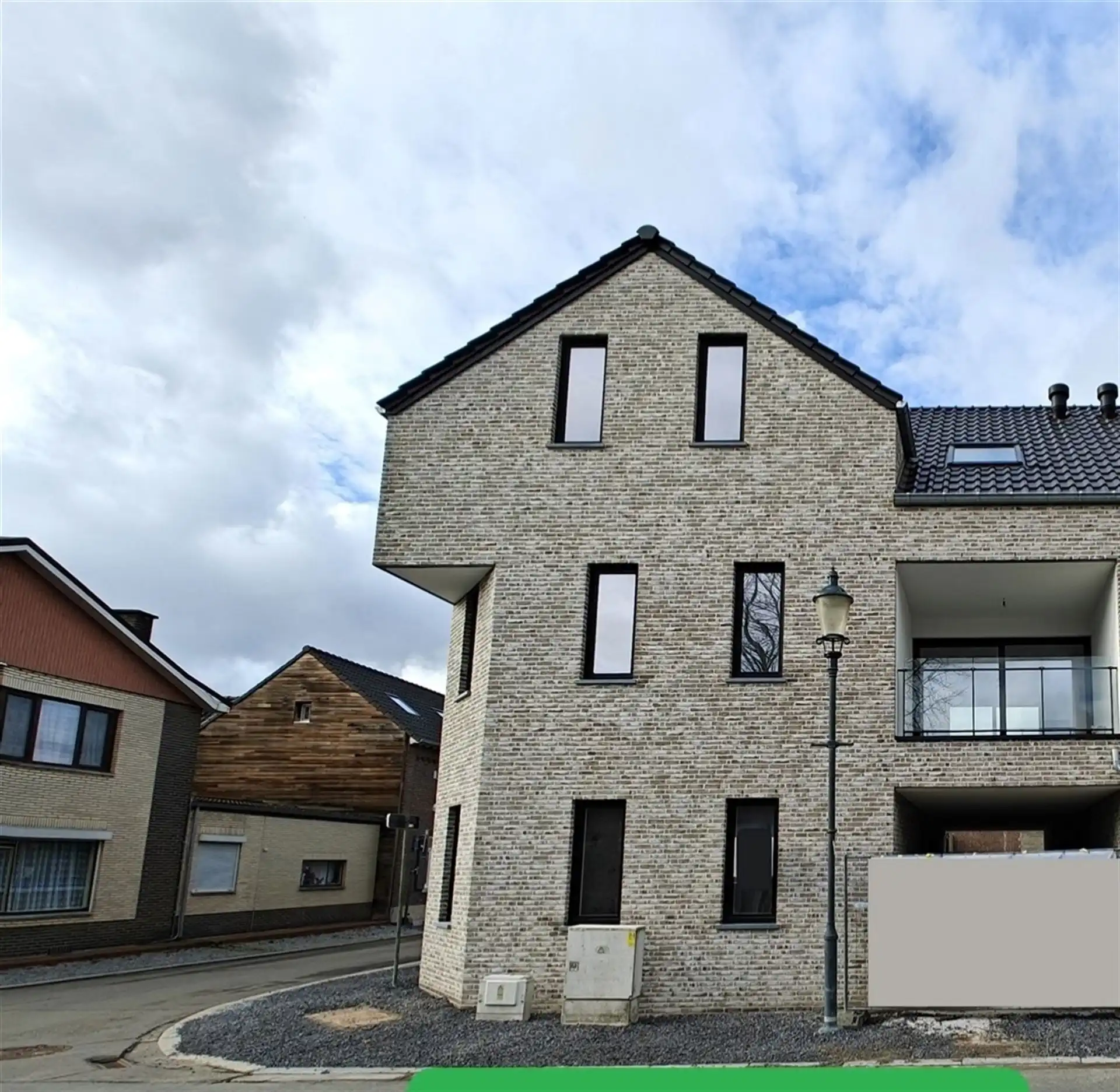 Nieuwbouwwoning te vucht met 3 slaapkamers foto {{pictureIndex}}