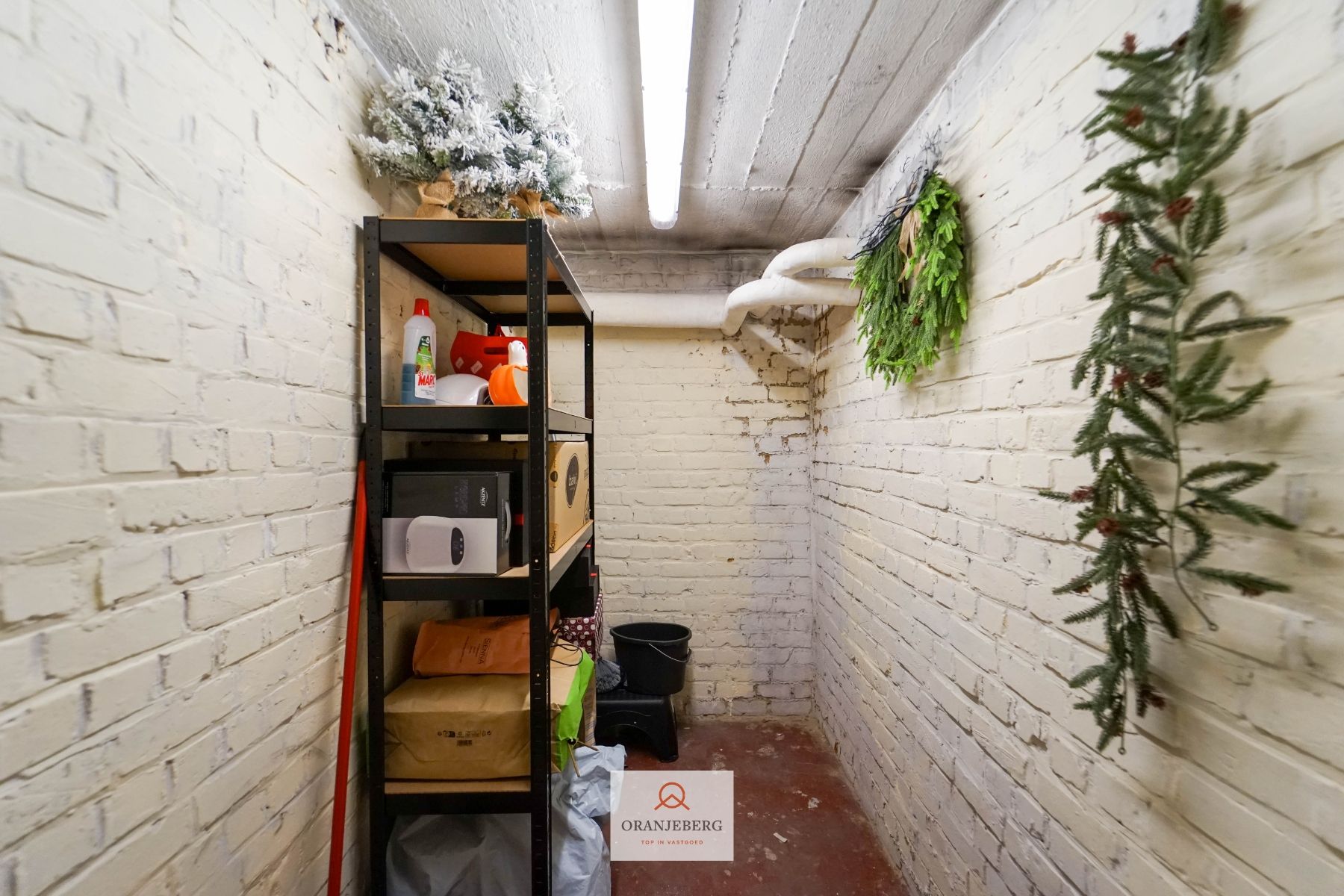 Hoekwinkel te huur vlakbij Vrijdagmarkt foto 17