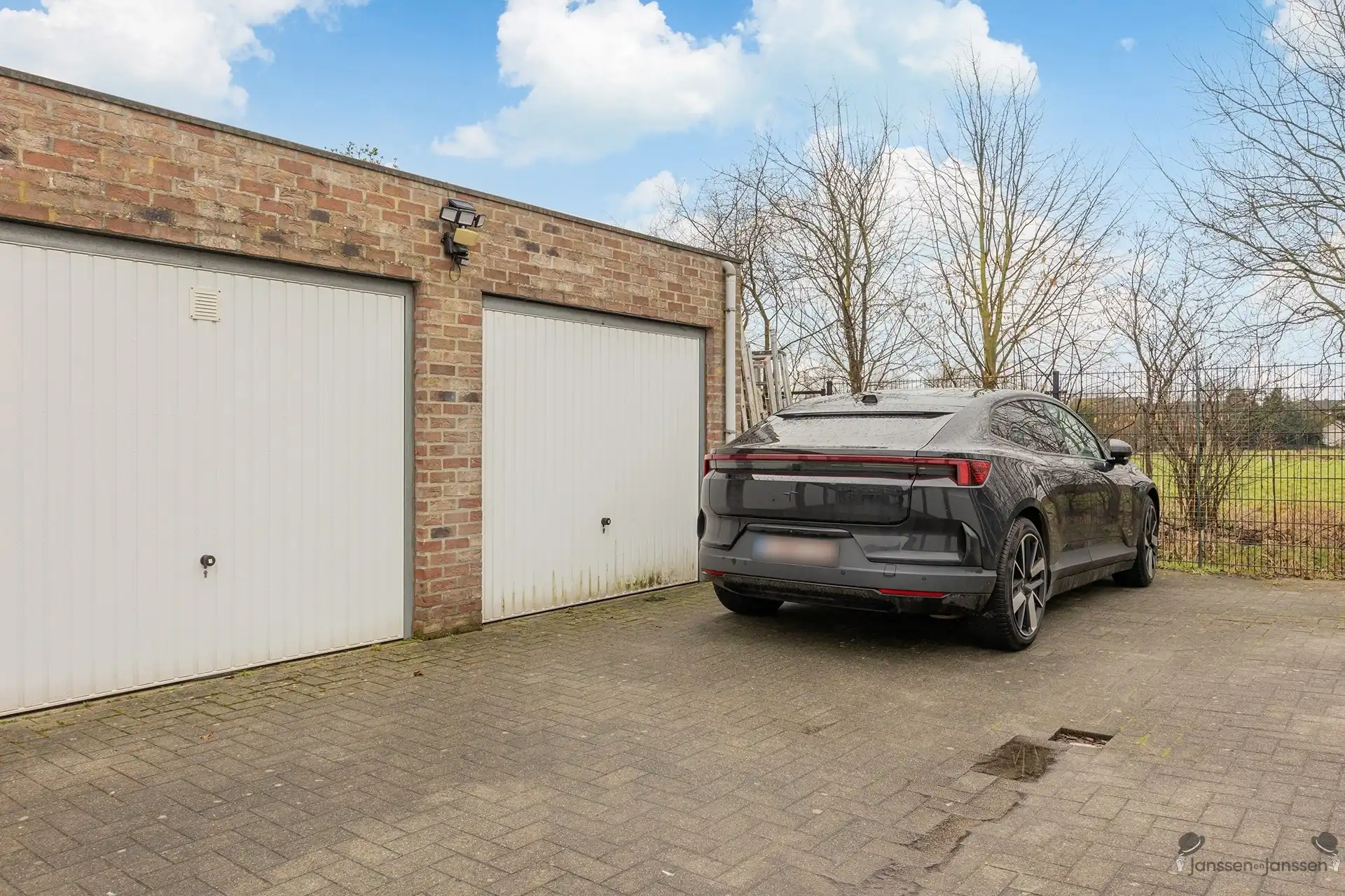 Appartement met uitzonderlijk ruim terras (36 m²) en garagebox te Hoevenen foto 15