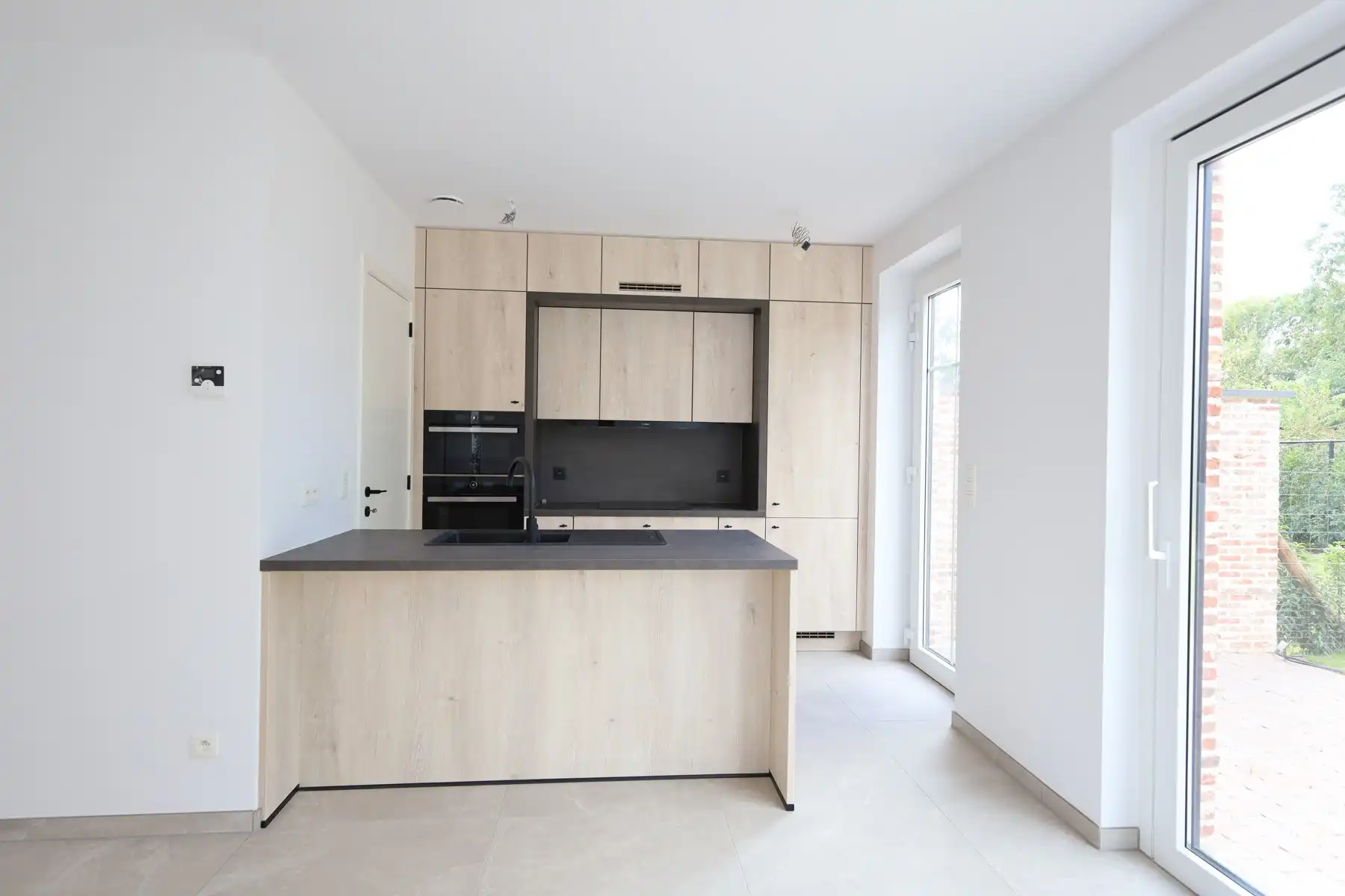 Laatste 2 mooi en volledig afgewerkte, instapklare nieuwbouwwoning aan 6% BTW foto 3