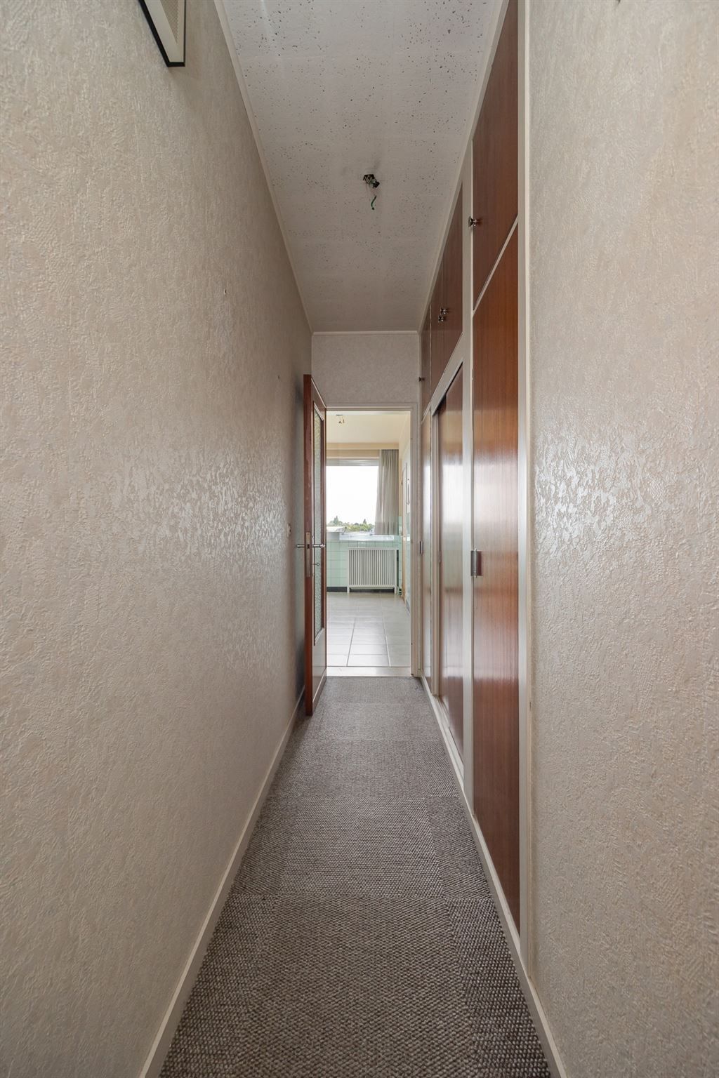 Lichtrijk, op te frissen appartement  foto 7