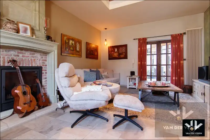 Volledig gerenoveerde, instapklare hoeve met authentieke elementen en sfeer in het hart van Haspengouw - een charmante woning én een ideale locatie om uw evenementenlocatie, B&B, kantoor, ... te vestigen! foto 7