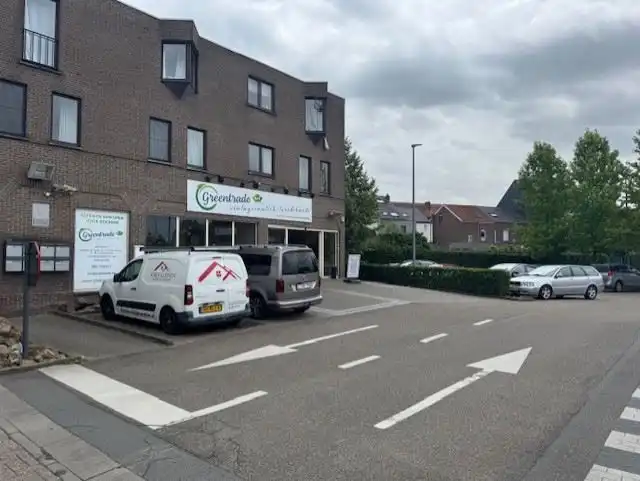 Ruim commercieel gelijkvloers Lanaken foto 3
