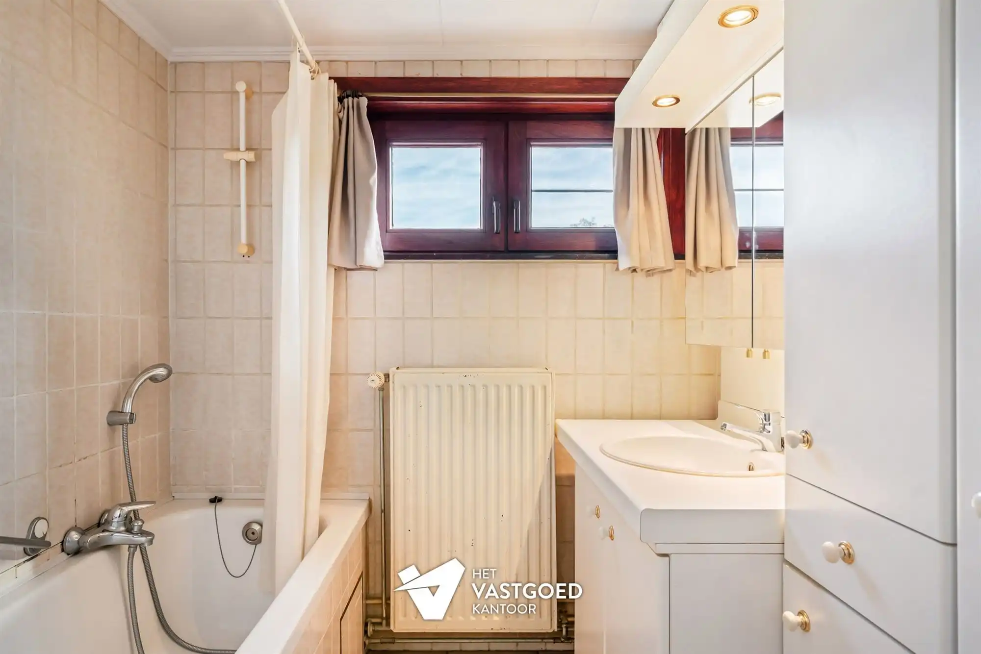 INSTAPKLARE WONING MET LEUKE TUIN EN GARAGE foto 20