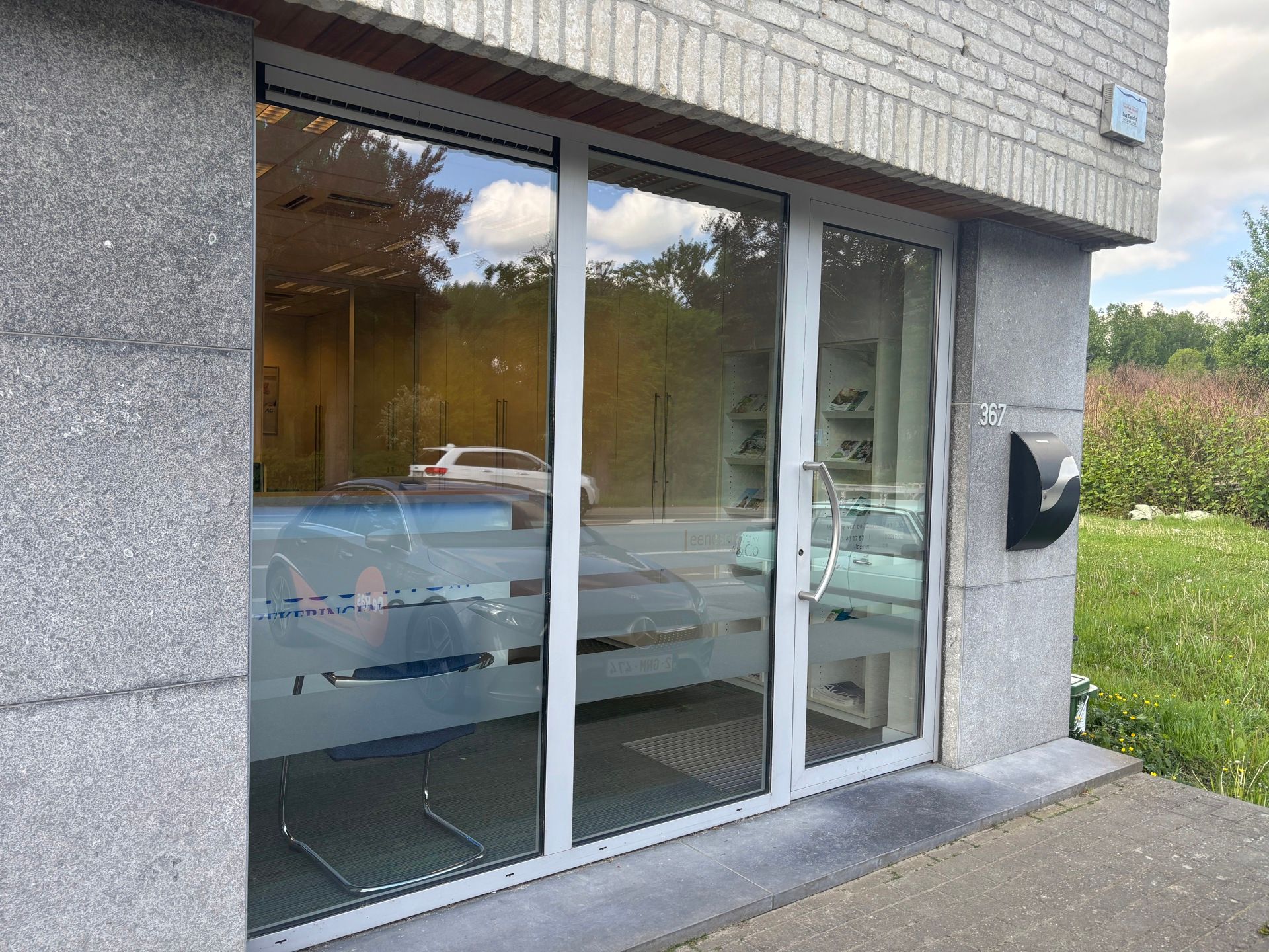 ERONDEGEM - Kantoor op toplocatie foto 11