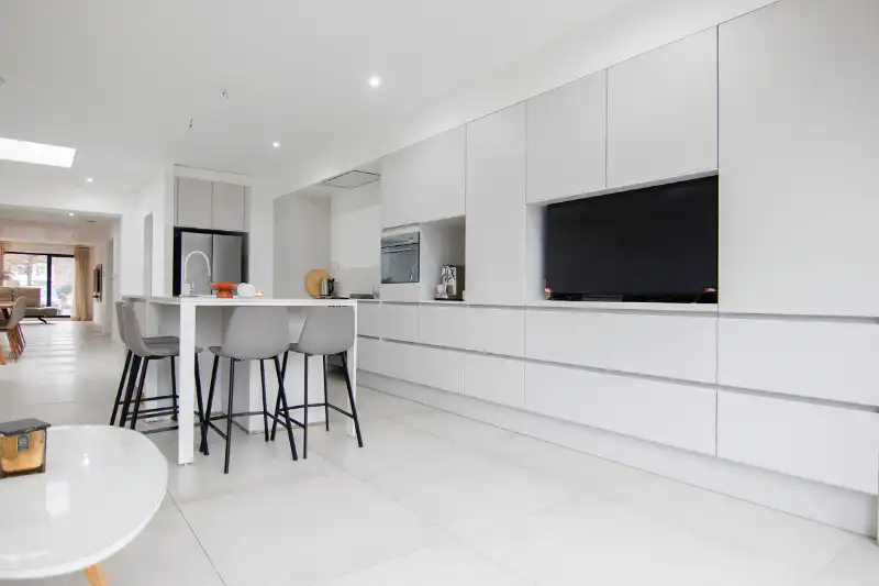 Voll gerenoveerde woning met 5 slpk 3 badk foto 8