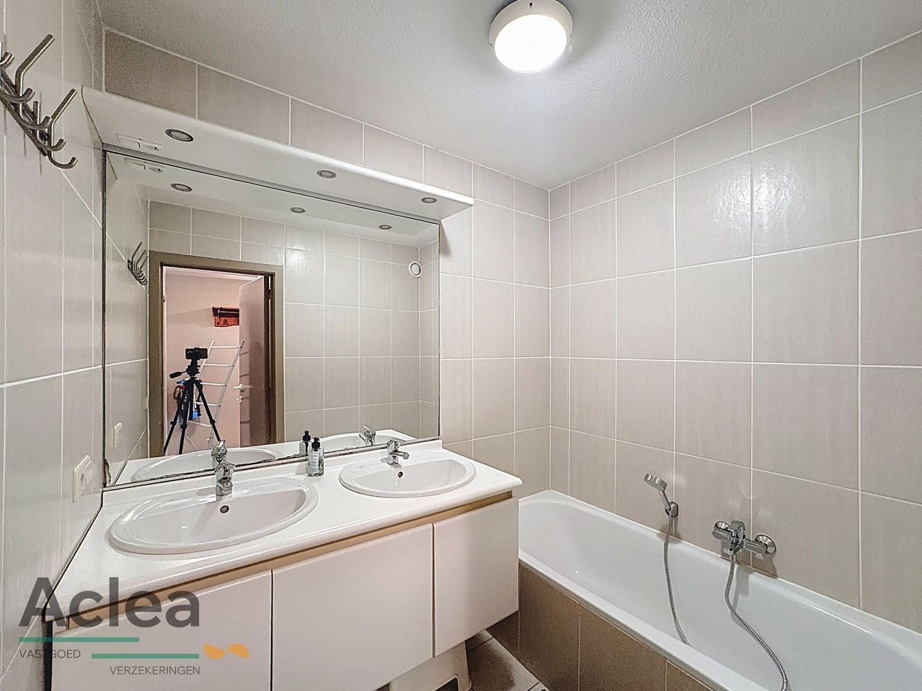 bijzonder ruim appartement met terras foto 14