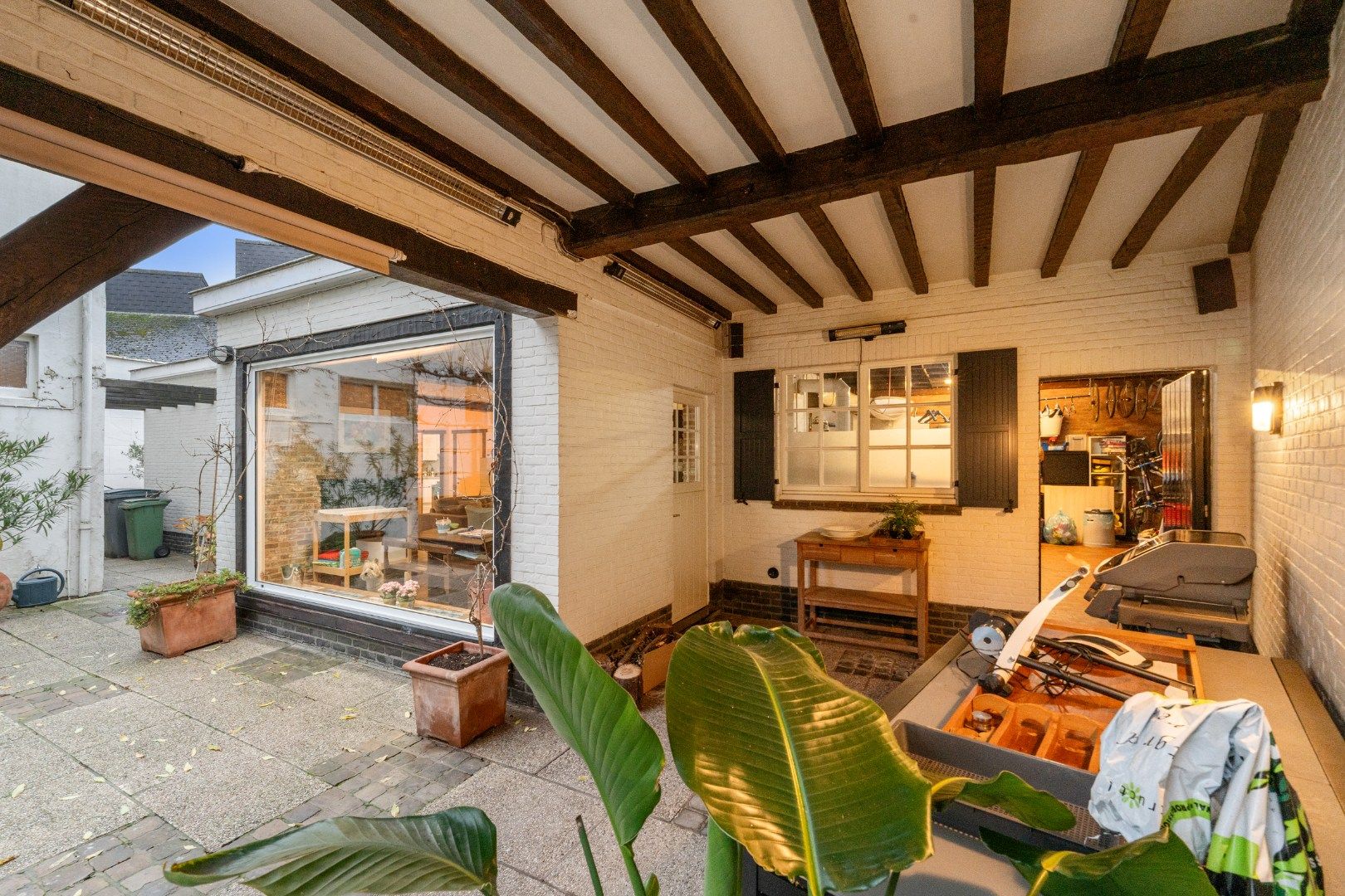 Unieke woning met handelsruimte, kantoor, 7 slpks & 200 m² atelier/magazijn – ideaal voor vrije beroepers foto 6