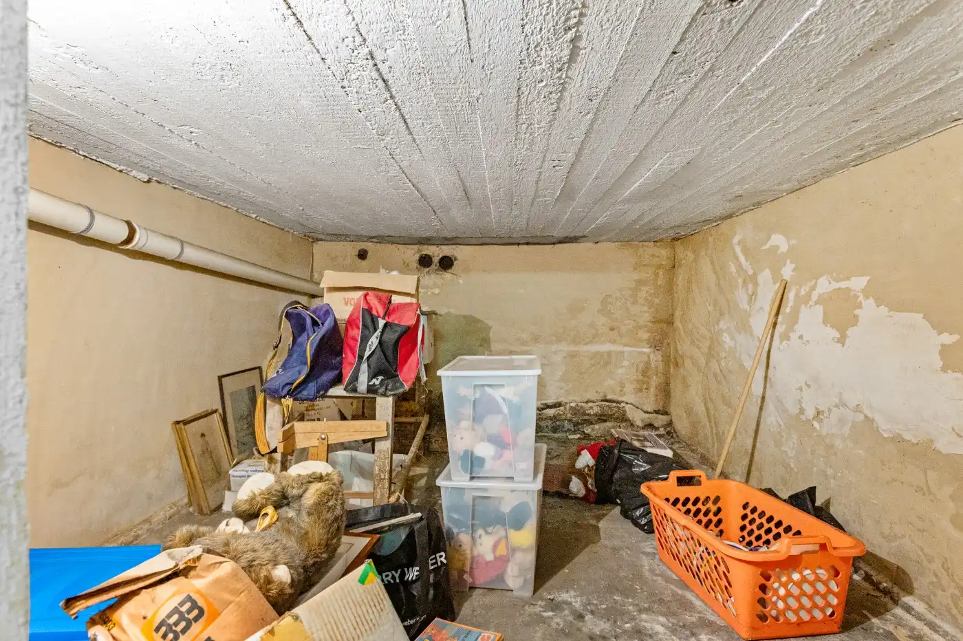 Grote, goed onderhouden, te renoveren woning met 3 slpk., garage en tuin foto 8
