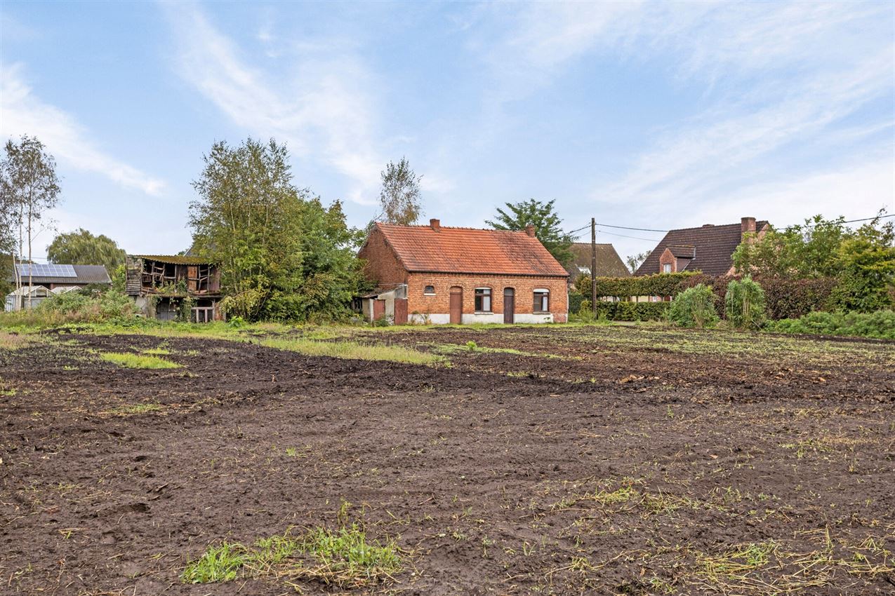 Unieke kans: Te renoveren of nieuw te bouwen hoeve op 31a40 in een rustige, landelijke omgeving foto 11