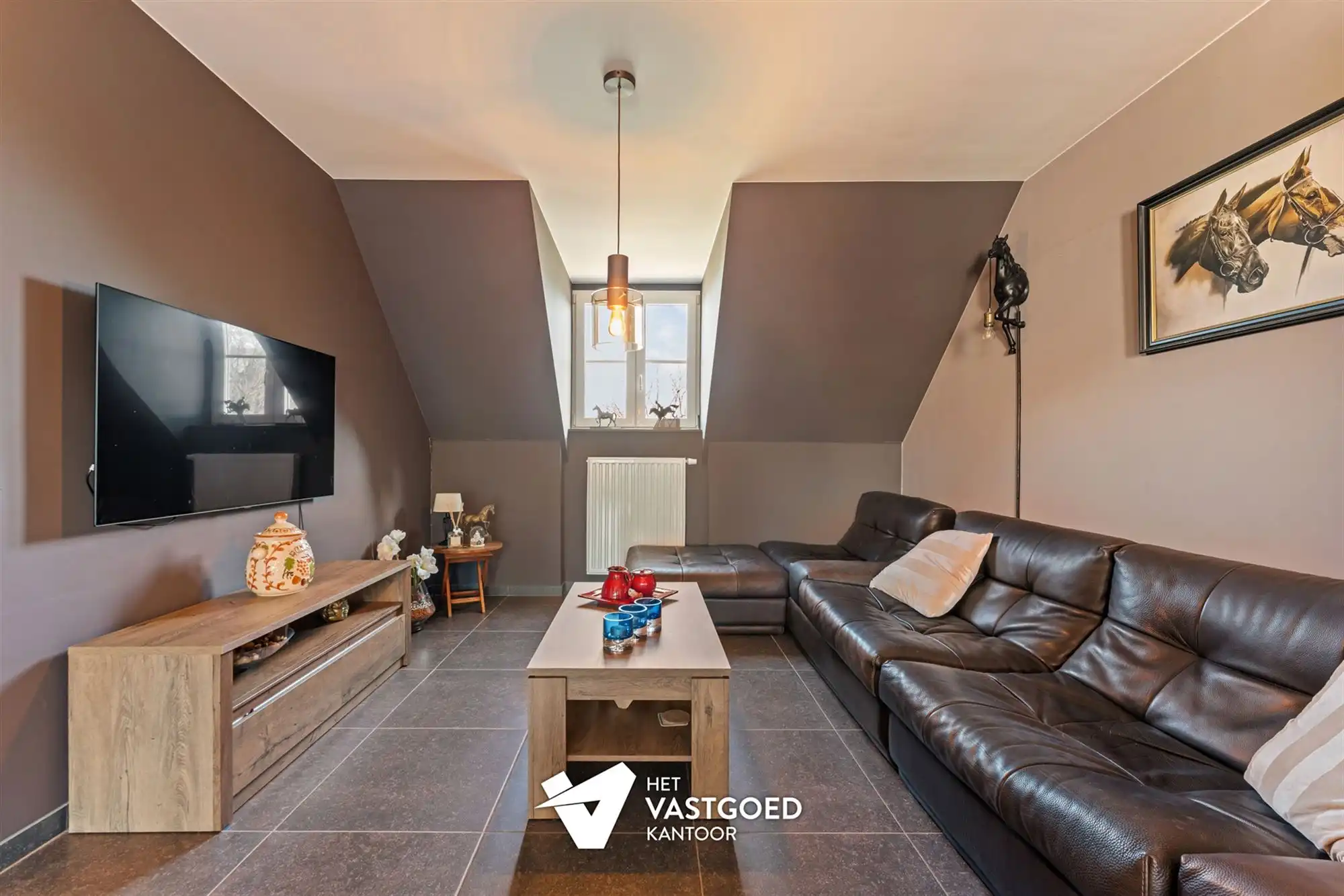 ZEER RUIM DUPLEX APPARTEMENT (158M²) MET 3 SLAAPKAMERS EN ONDERGRONDSE STAANPLAATS MET BERGING TE TESSENDERLO foto 5