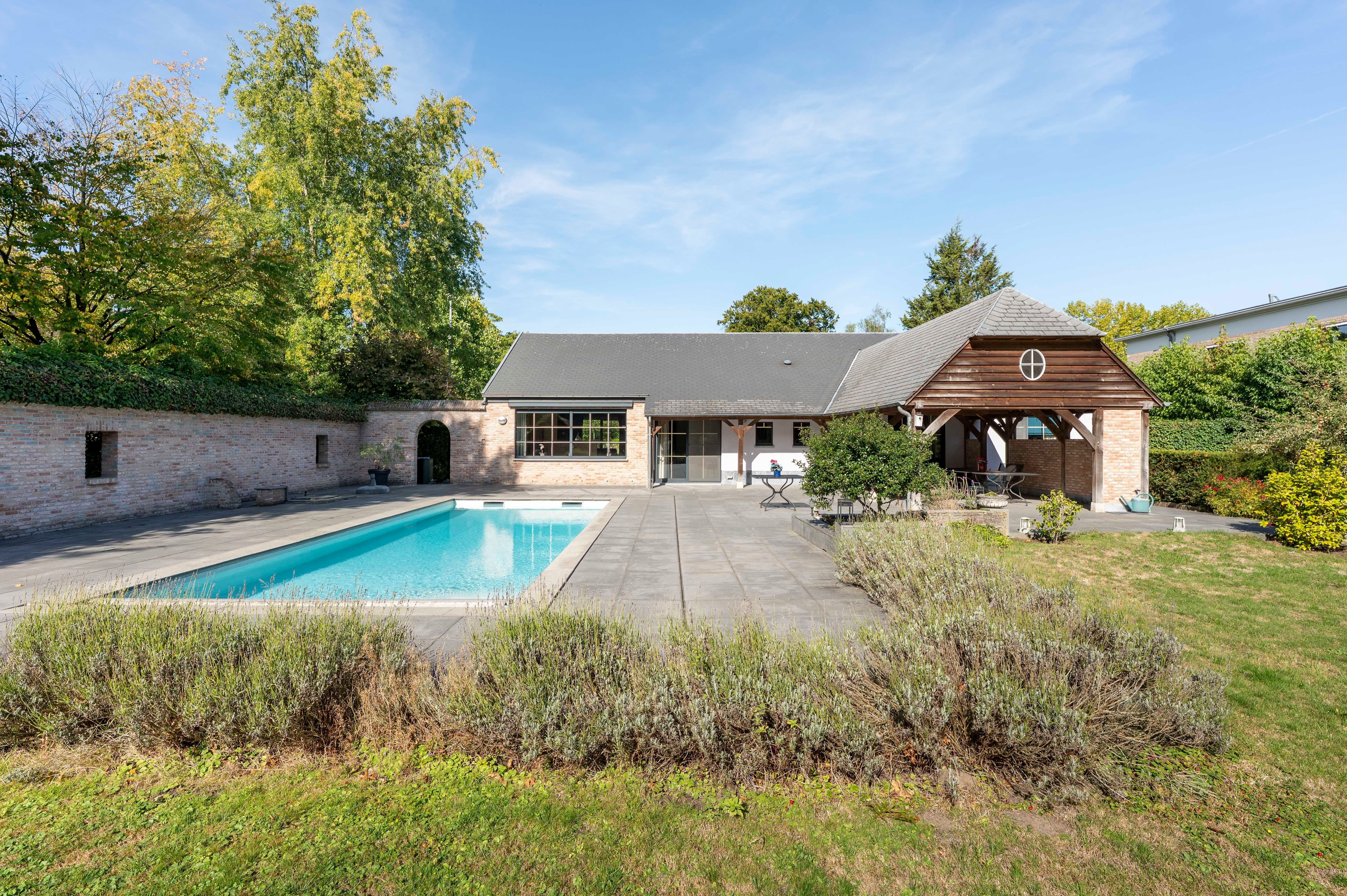 Instapklare laagbouwvilla nabij het centrum van Brasschaat. foto 22