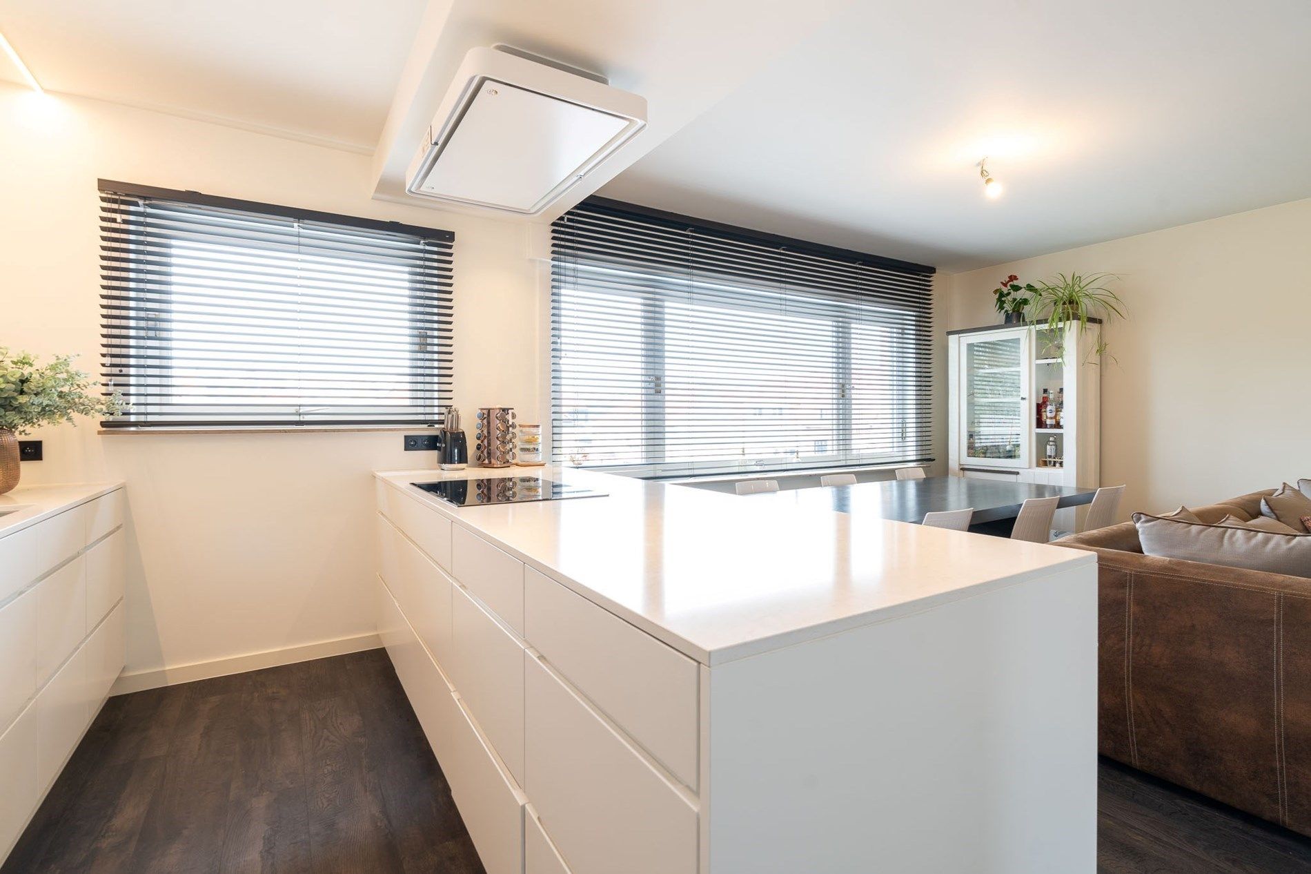 Vernieuwd appartement met twee slaapkamers te Heist foto 6