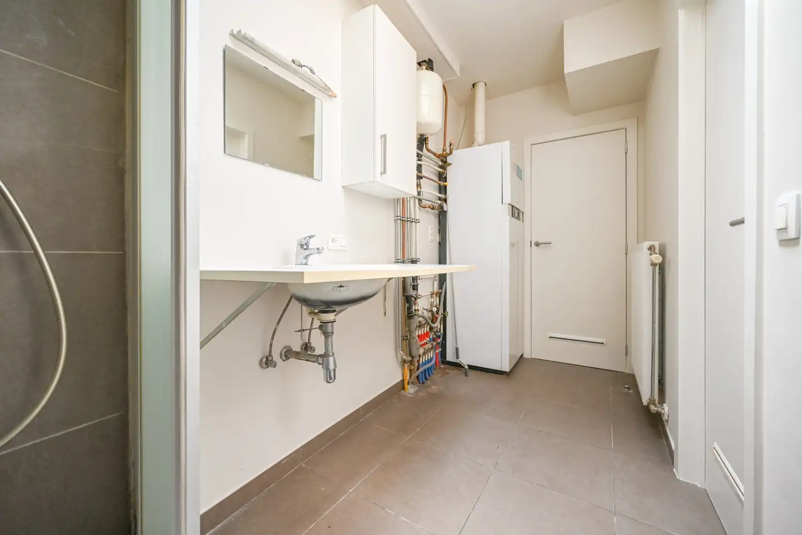Instapklare woning met twee slaapkamers nabij centrum Izegem foto 10