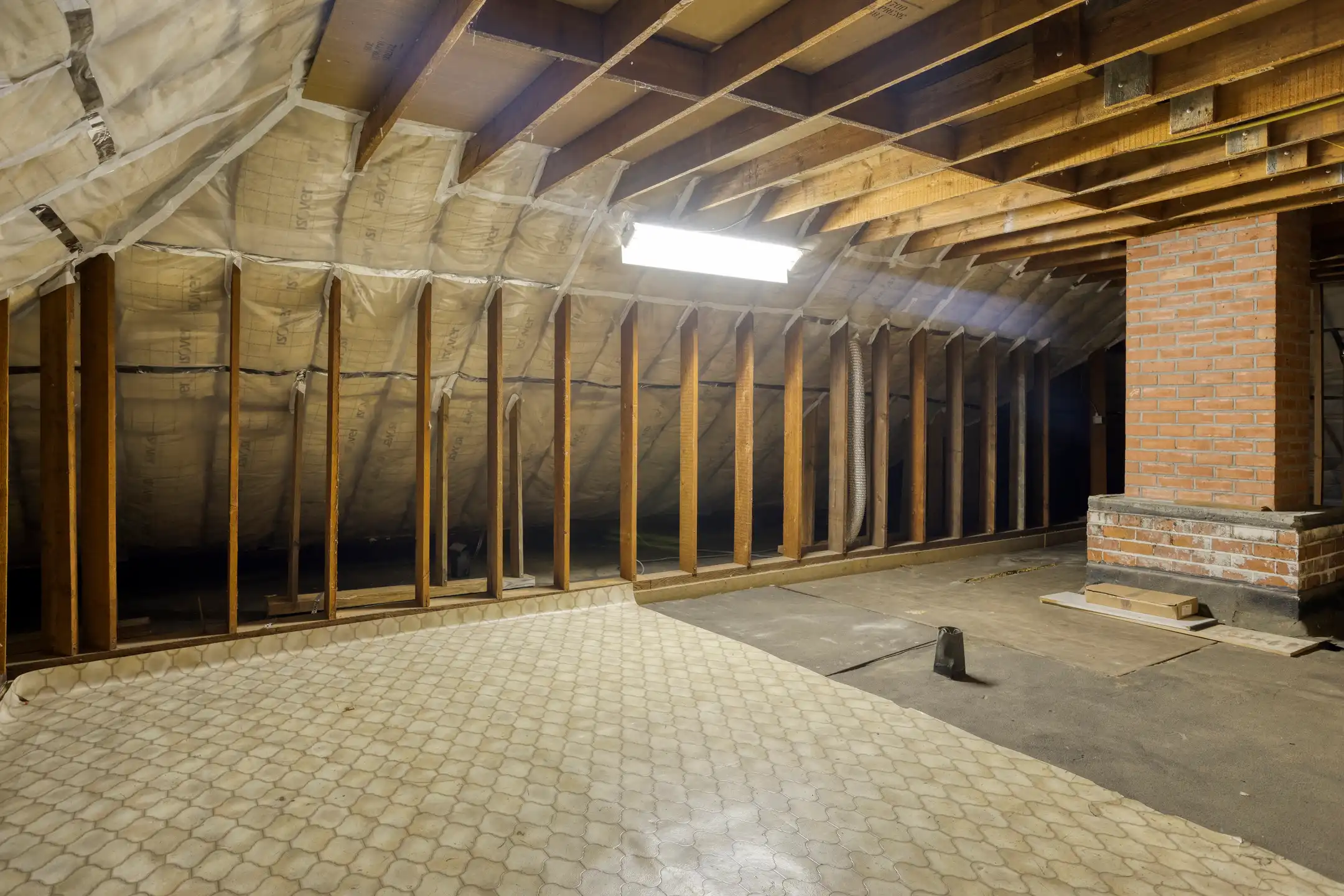 Open bebouwing met twee garages en ruime zolder foto 19