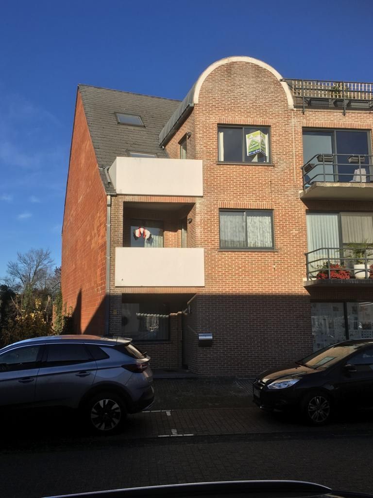 Instapklaar appartement met terras en autostandplaats in hartje Beringen foto 2