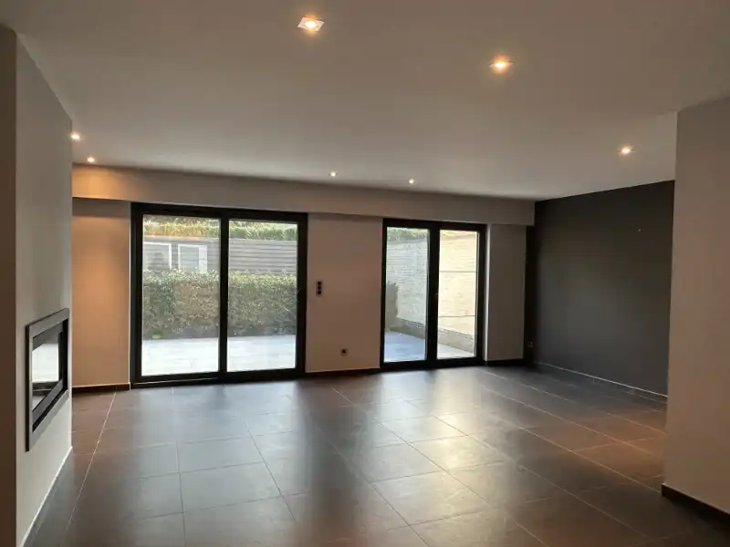 Woning met garage, fietsenberging en ruim terras foto 8