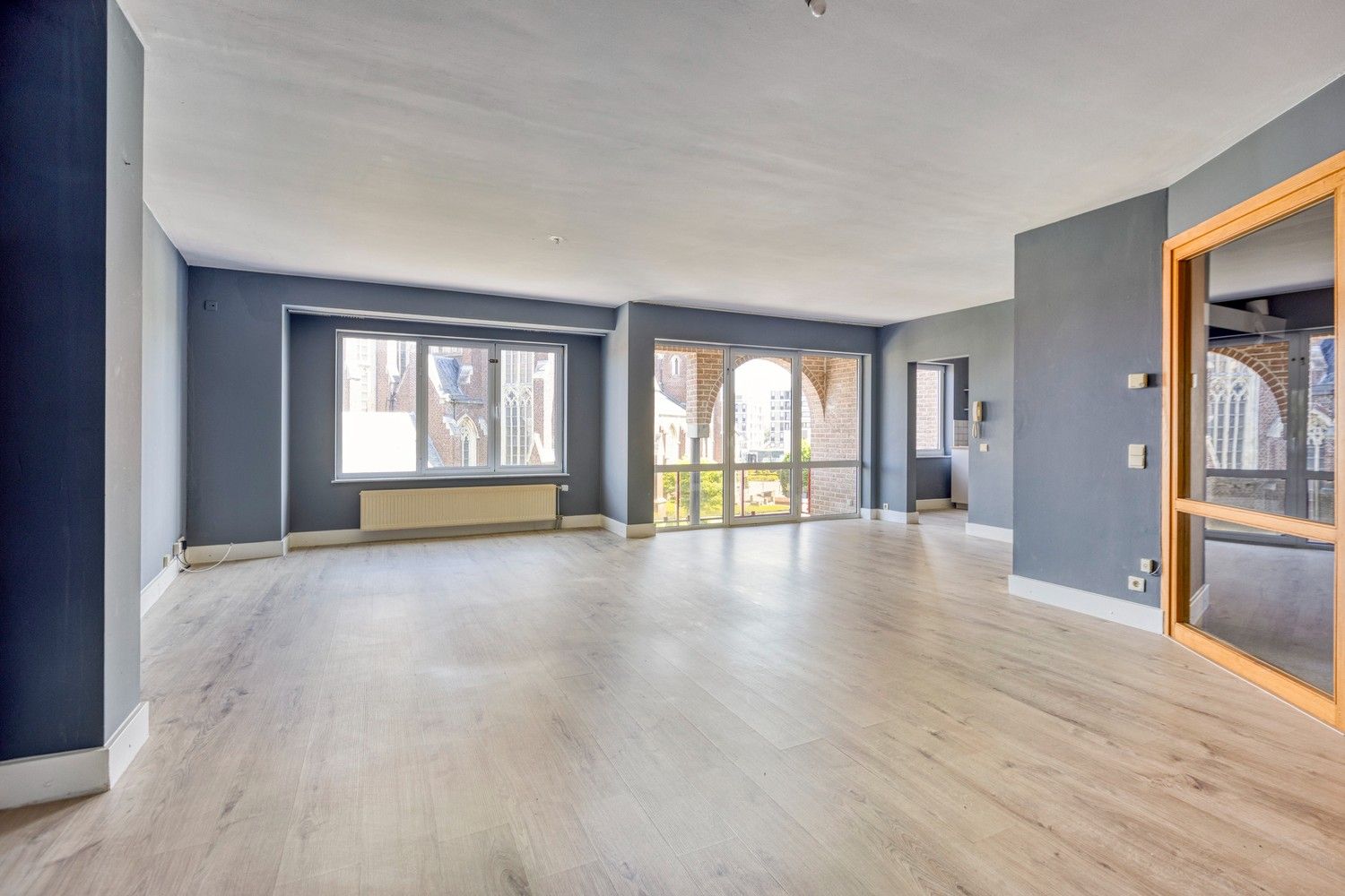Ruim appartement met 3 slaapkamers in centrum Lanaken foto {{pictureIndex}}