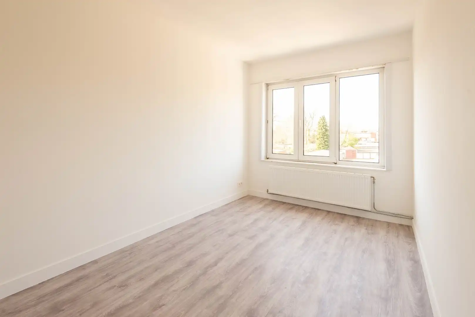 Instapklaar en ruim appartement in het hart van Ekeren! foto 11