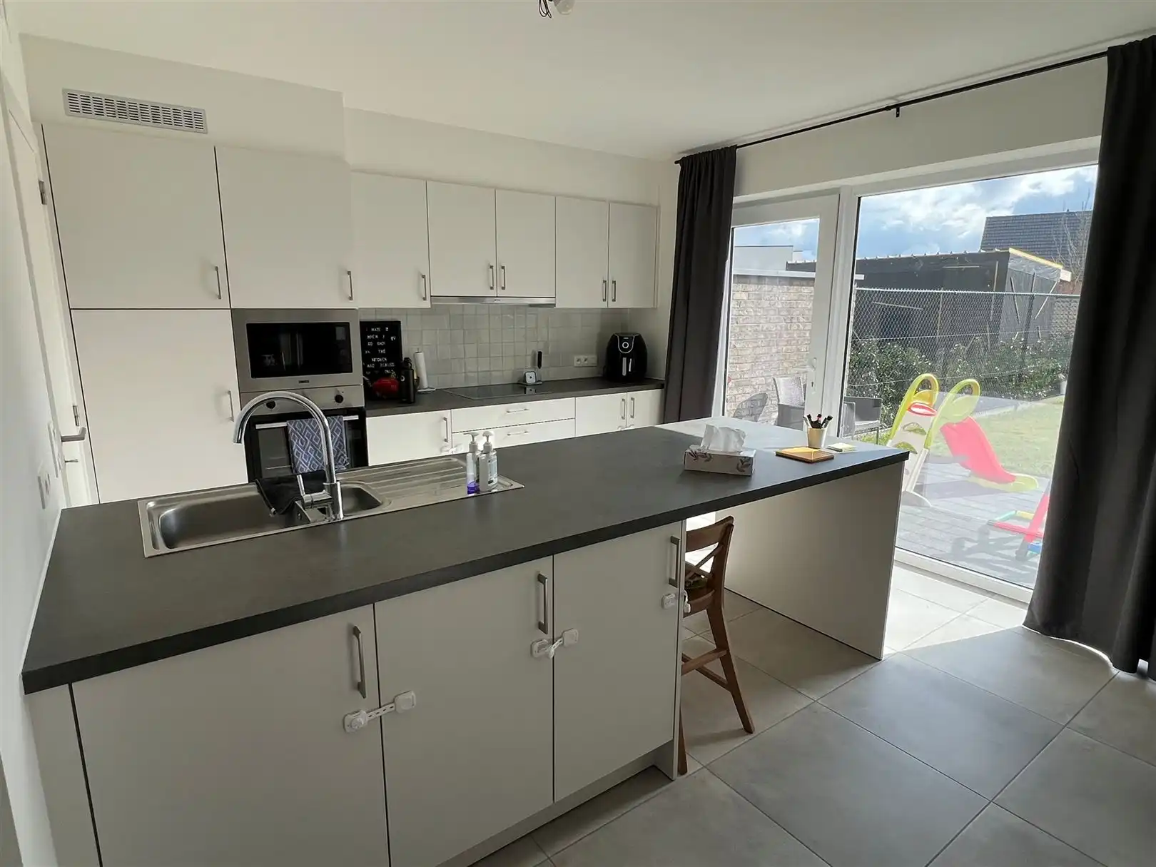 Prachtige NWB te huur met 3 slaapkamers te Deerlijk. foto 4