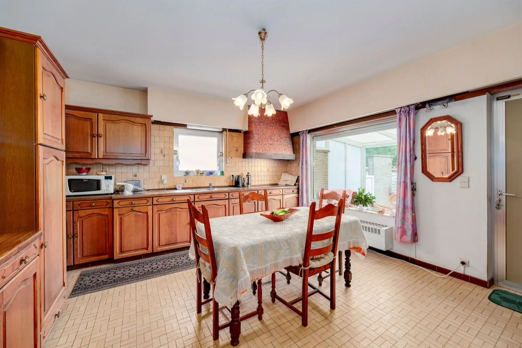 Ruime open bebouwing met 3 slaapkamers en veel potentieel foto 8