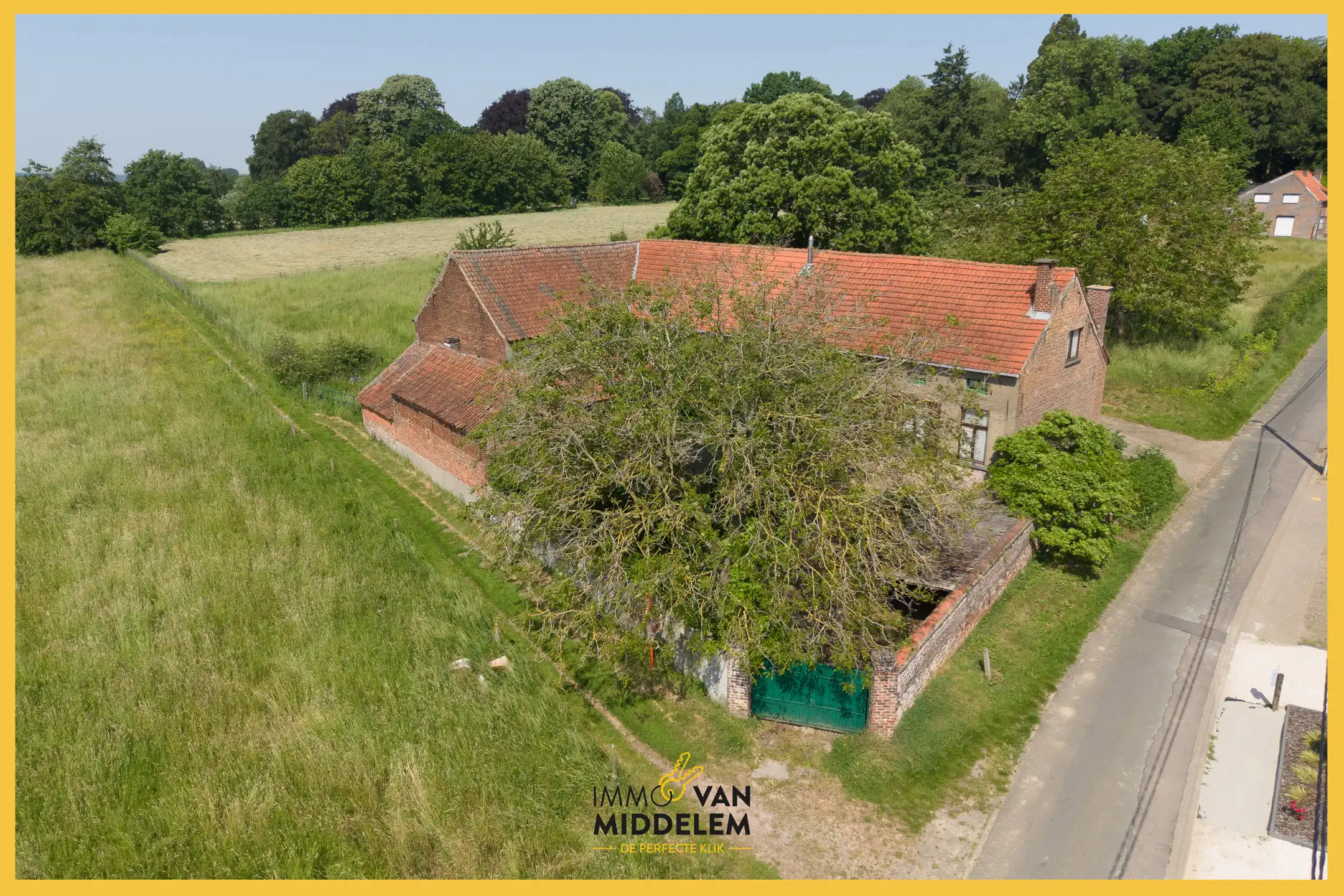 PRACHTIG GELEGEN TE RENOVEREN HOEVE OP +/- 1,80 hectare foto 4