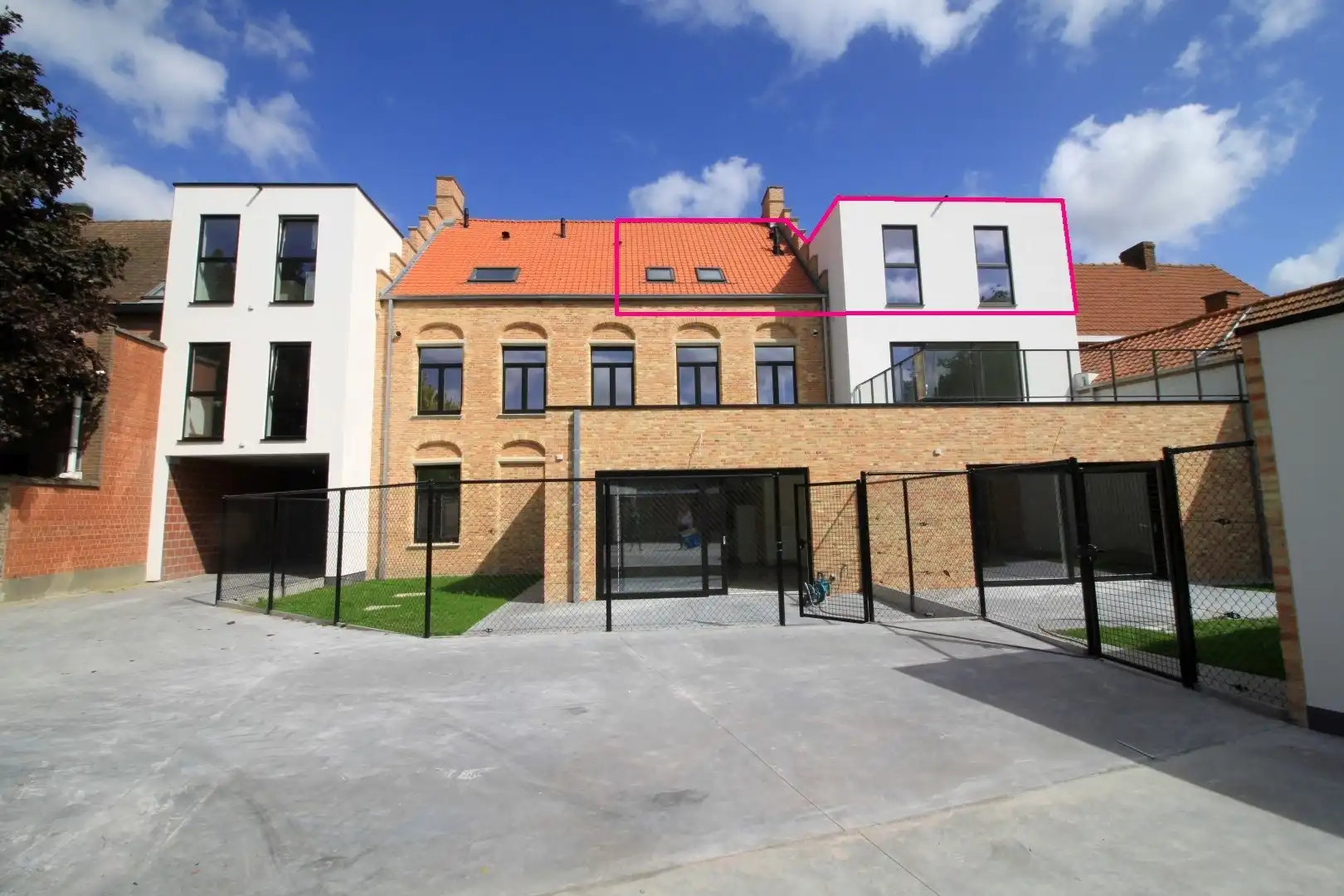 Recent appartement met 2 slaapkamers, terras en garage foto 2