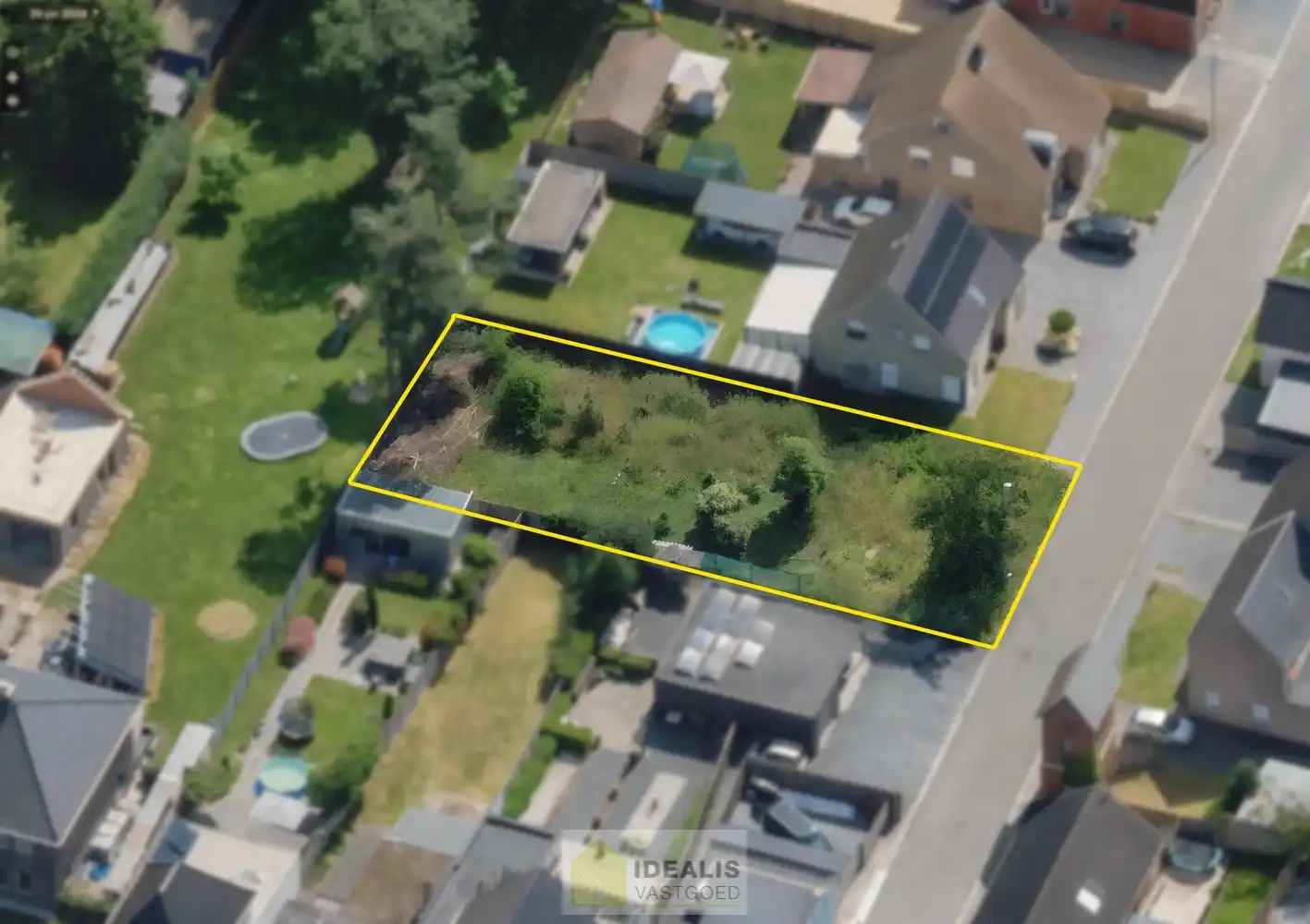 KNAPPE BOUWKAVEL VOOR OPEN BEBOUWING VAN 5A 42CA OP EEN GROENE RUSTIGE LOCATIE IN LOMMEL KOLONIE! Deze bouwkavel met een oppervlakte van 5a 42ca biedt de mogelijkheid voor het bouwen van een prachtige eengezinswoning op een heerlijke plek in een residentiële wijk. Zo zijn basisschool, supermarkt, bakker, apotheek, horeca op fietsafstand bereikbaar. Daarnaast is de bouwkavel gelegen op een steenworp van de grens met Nederland! foto {{pictureIndex}}