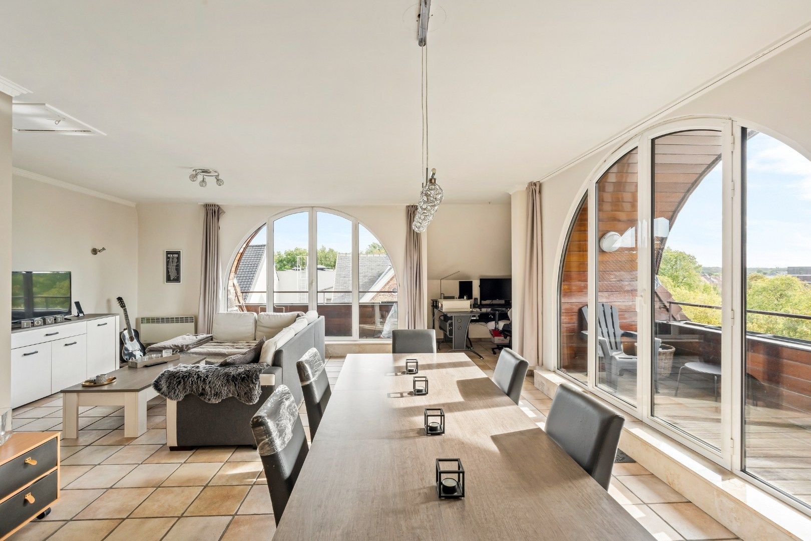 Dakappartement met 2 slaapkamers, 2 terrassen en lift in het centrum van Ieper foto 3