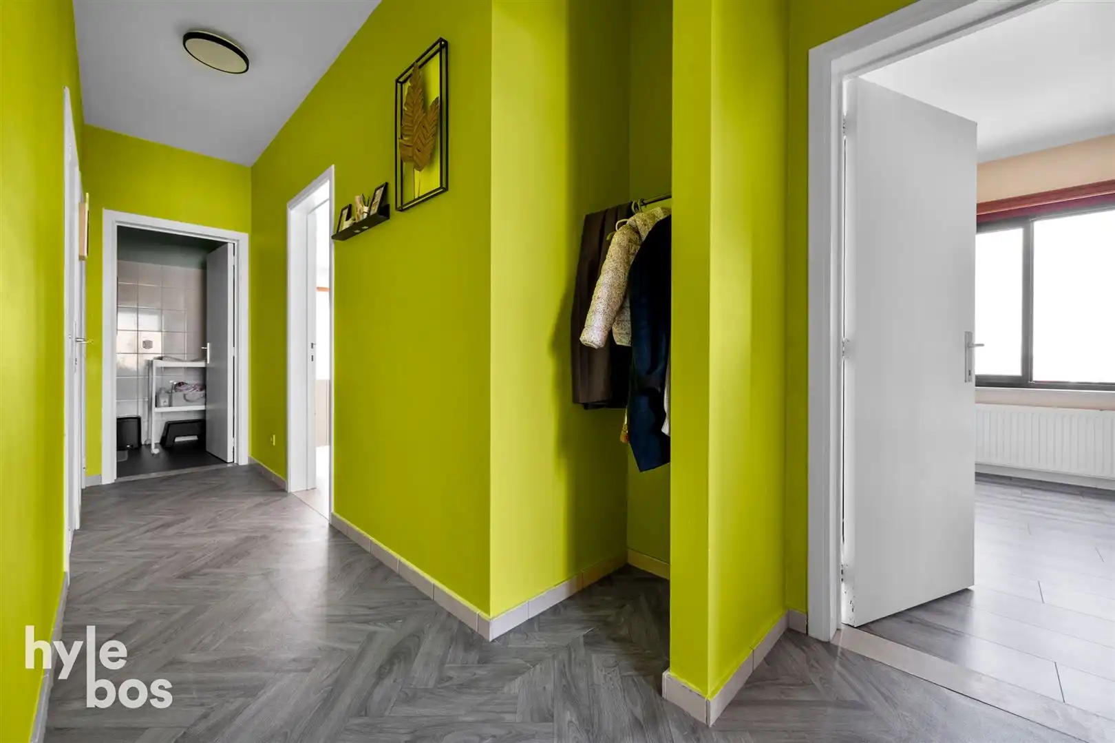 Opbrengsteigendom met 5 ruime appartementen en garages op topligging foto 22