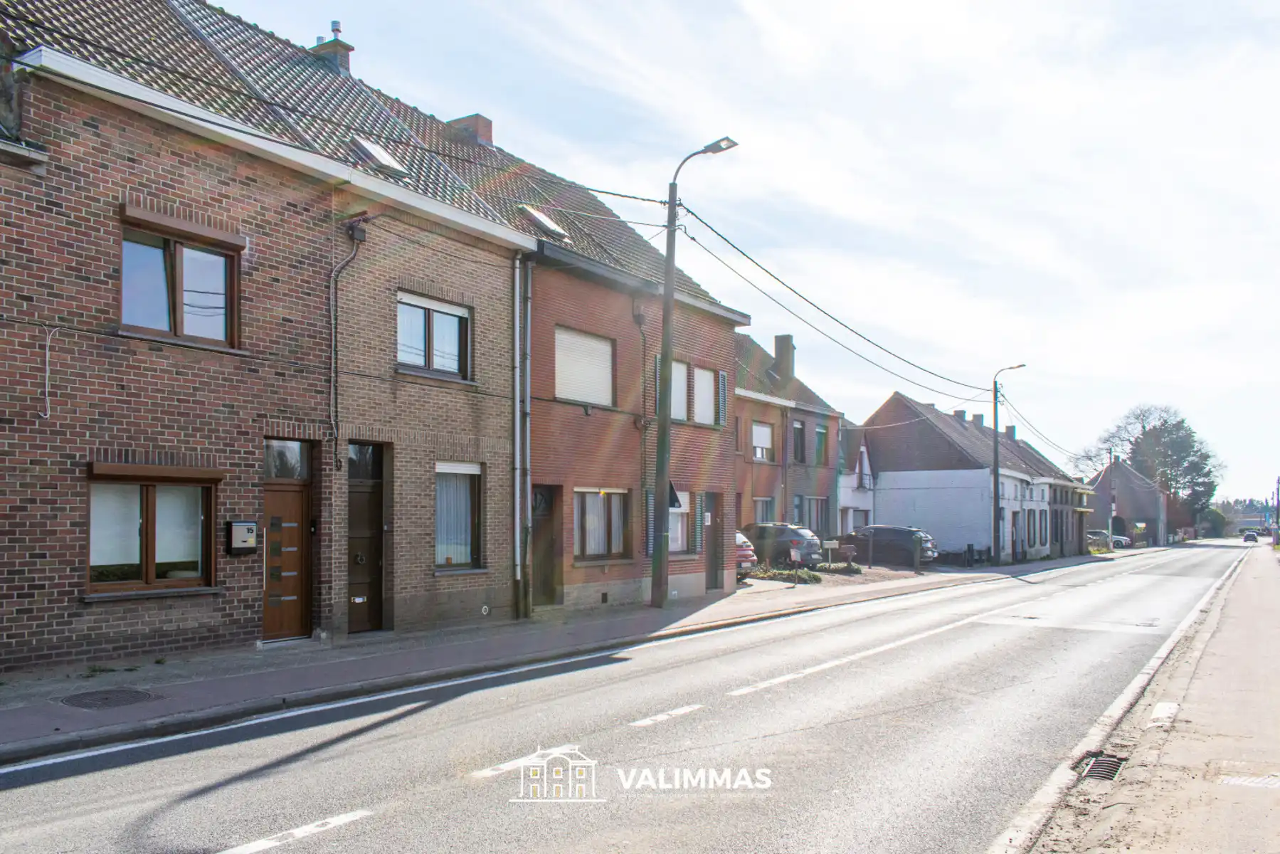 Goed onderhouden rijwoning met terras, tuinhuis en garage... foto 2
