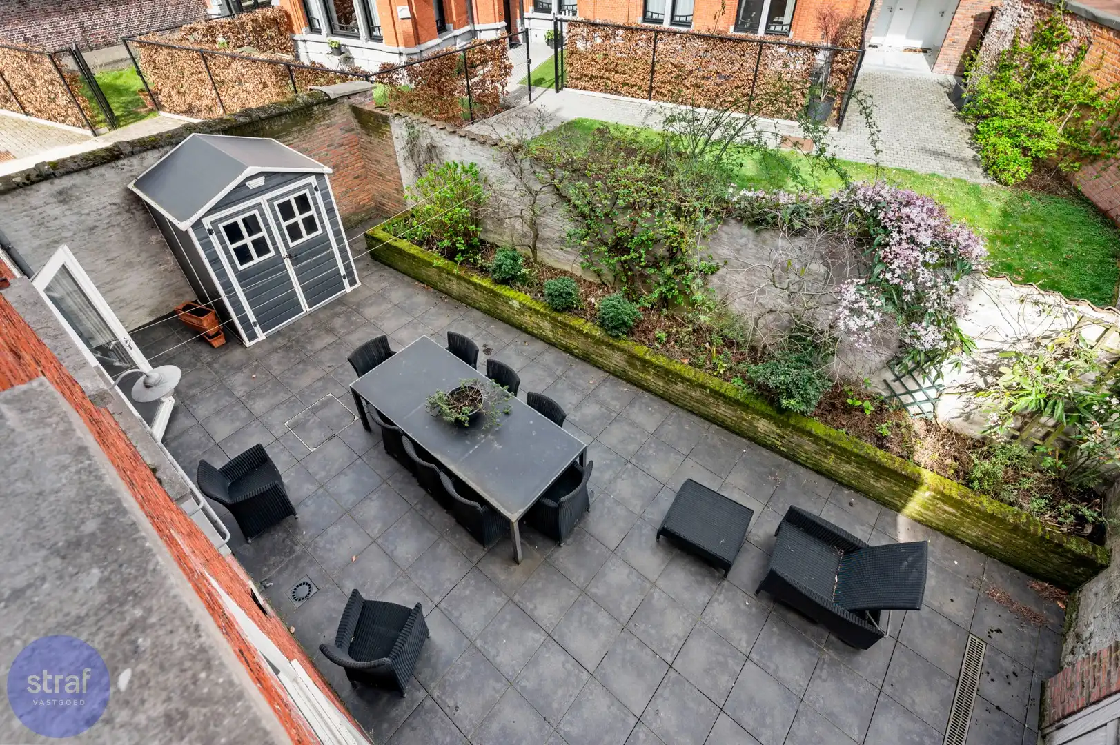 Karaktervolle woning met hoge plafonds en 2 garageboxen foto 8