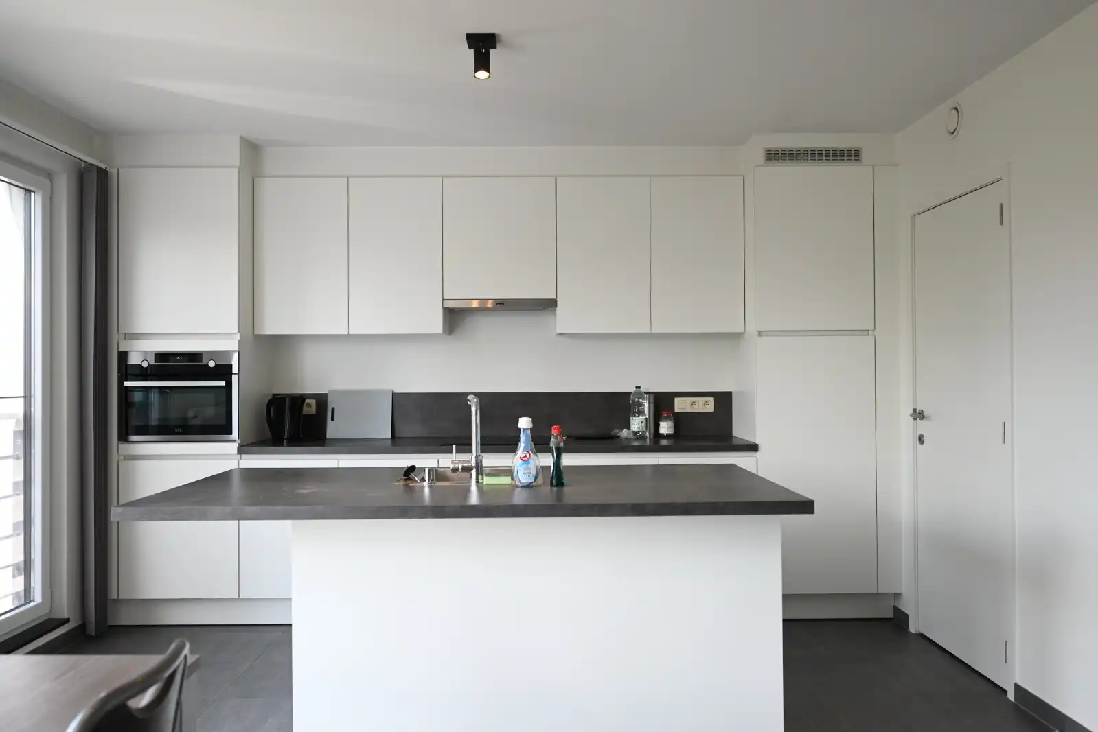 Appartement met 2 slaapkamers op het 1ste verdiep! foto 3