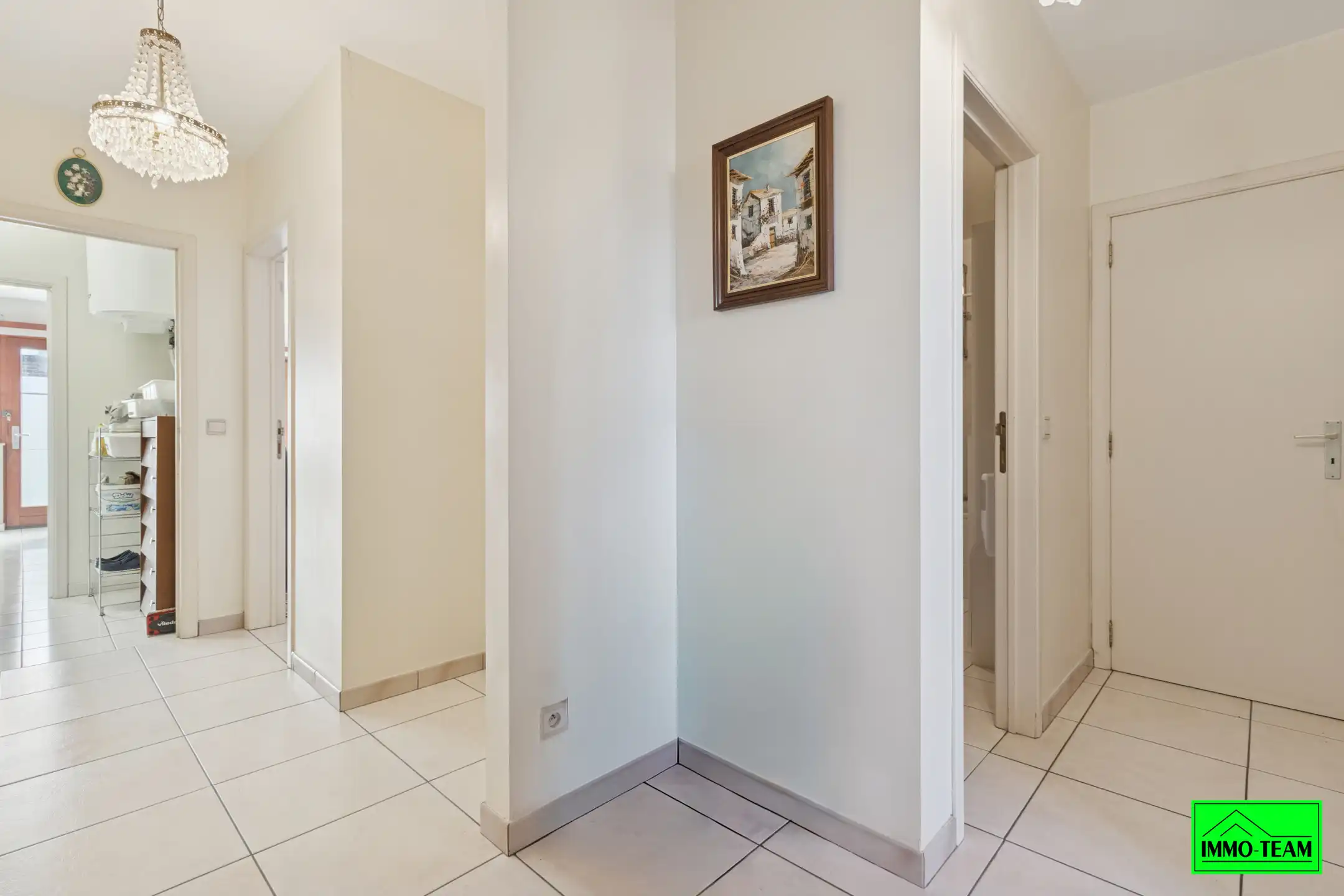 Ruim gelijkvloers appartement met garage foto 12